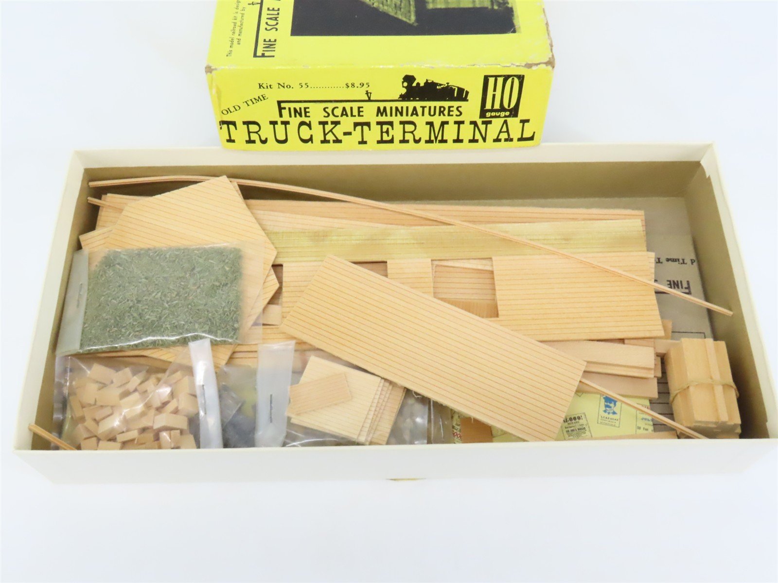 HO Scale Fine Scale Miniatures 55 Weary Willy's Truck Terminal Building Kit