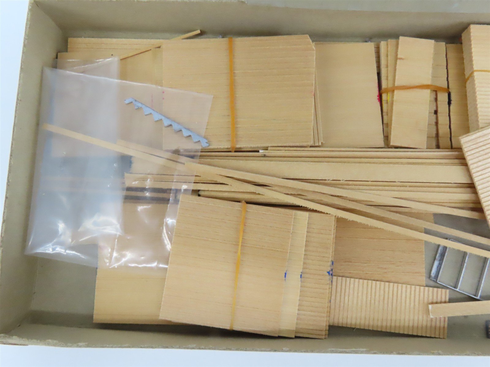 HO Scale Quality Craft 102 C&C Lumber Building Kit