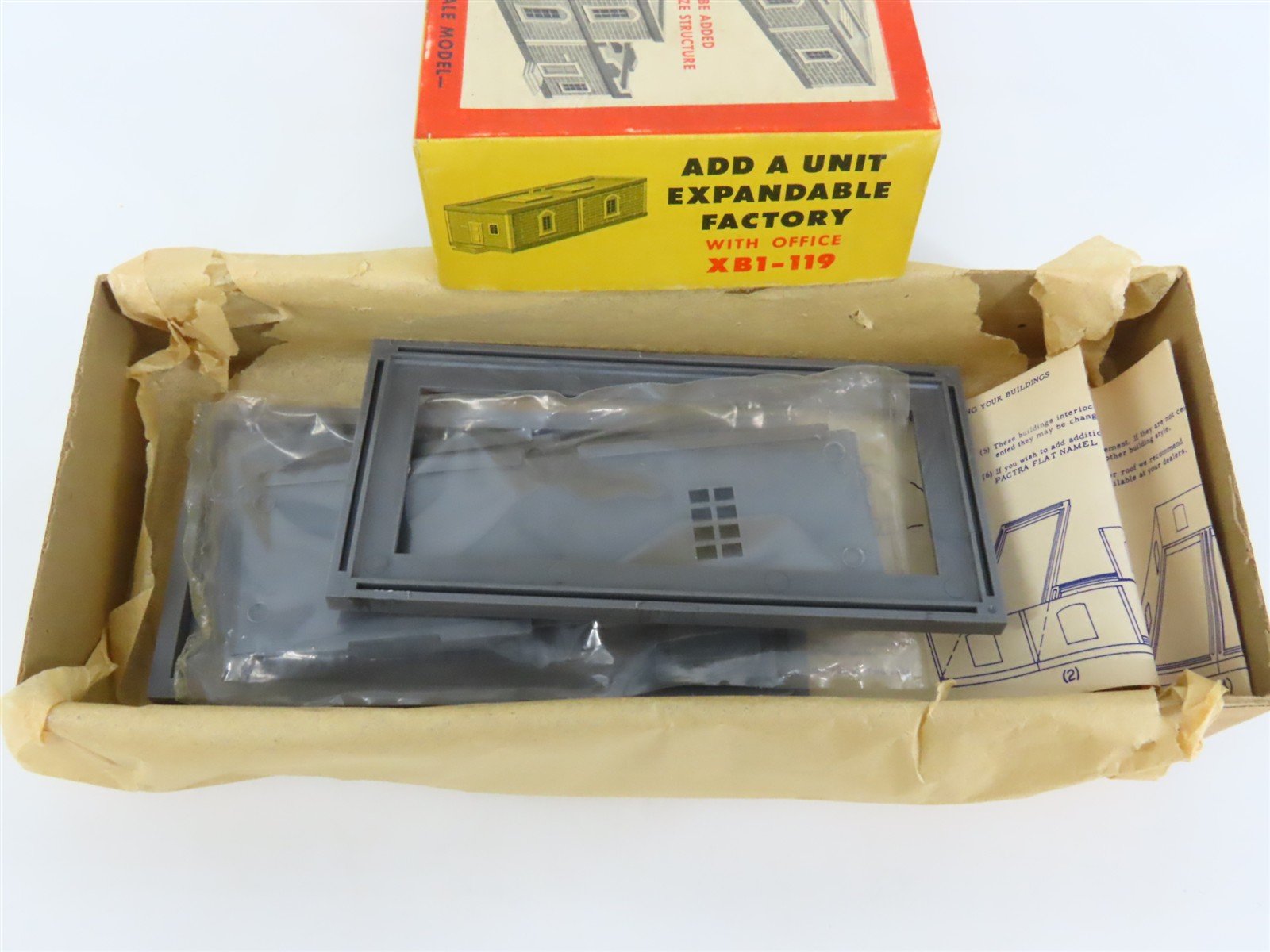 HO Scale Ulrich XB1-119 Add a Unit Expandable Factory w/Office Building Kit