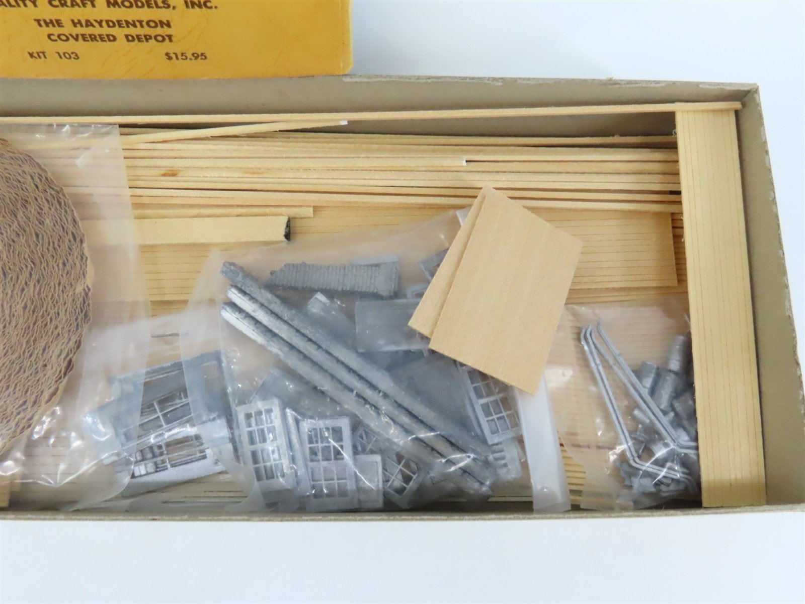 HO Scale Quality Craft 103 Haydenton Covered Depot Building Kit