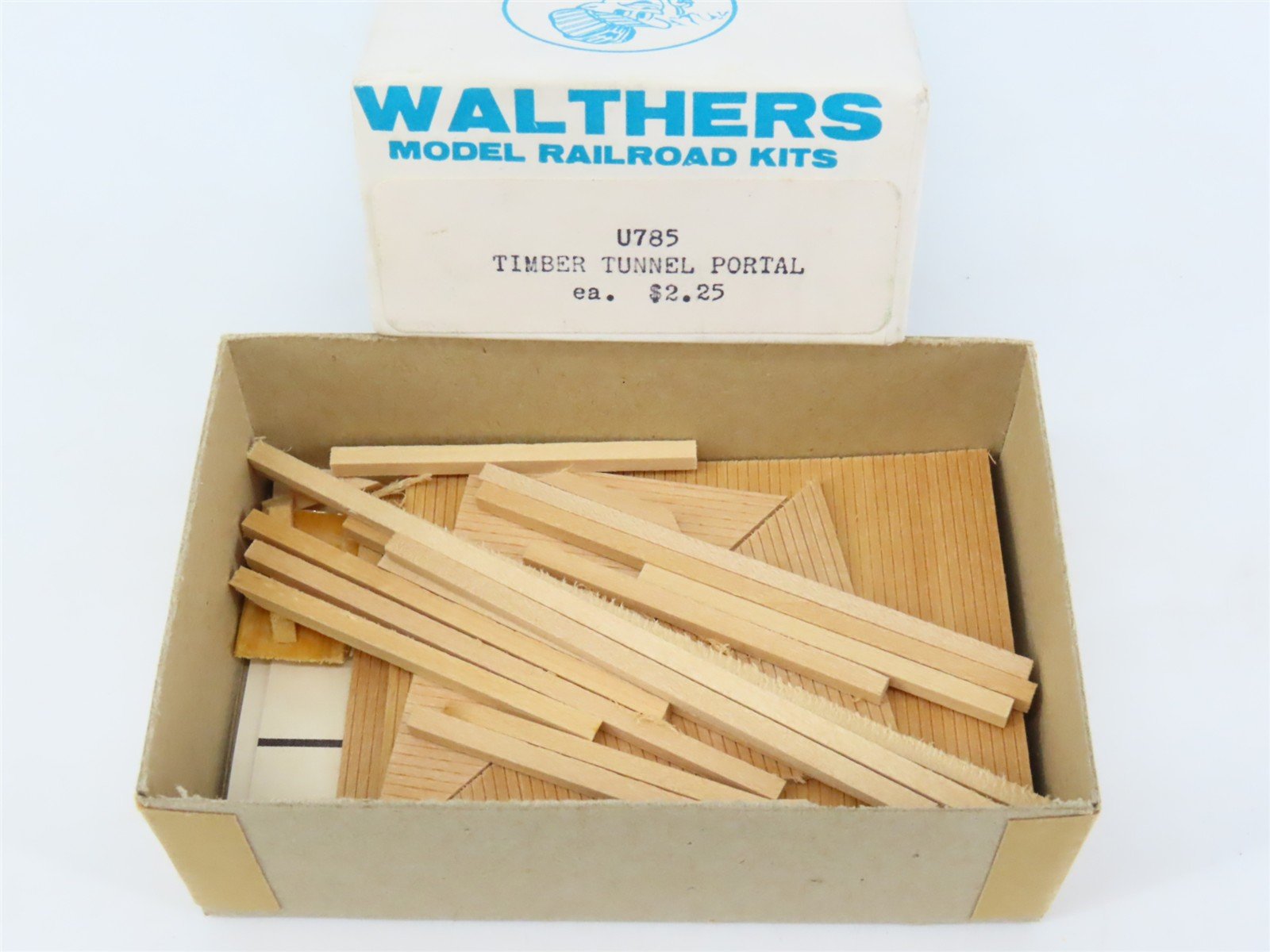 HO Scale Walthers U785 Timber Tunnel Portal Building Kit