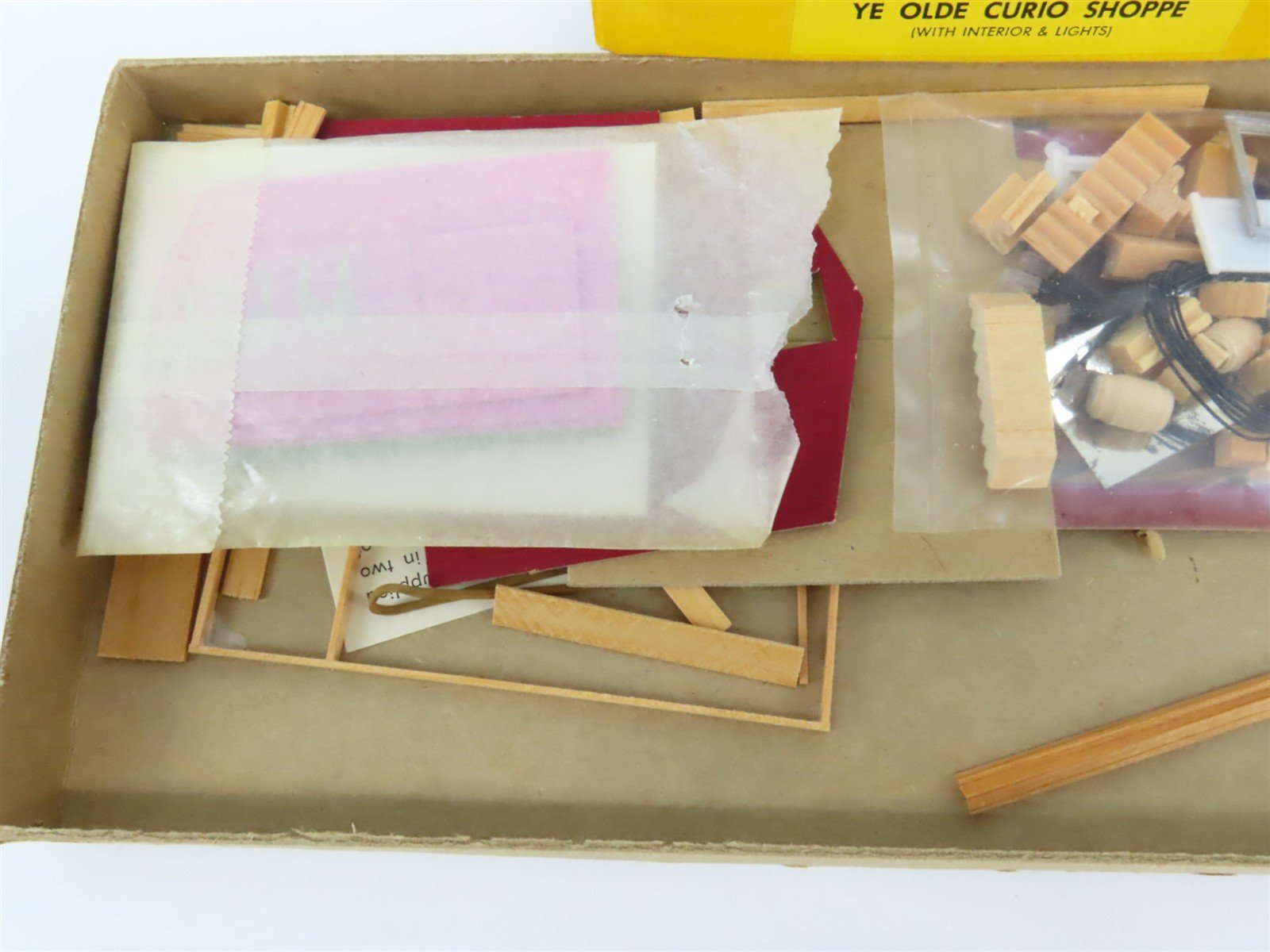 HO Scale Suydam 575 Ye Olde Curio Shoppe Building Craftsman Kit