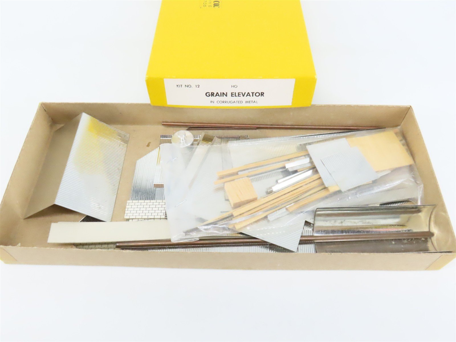 HO Scale California Model Co. 12 Grain Elevator Building Craftsman Kit