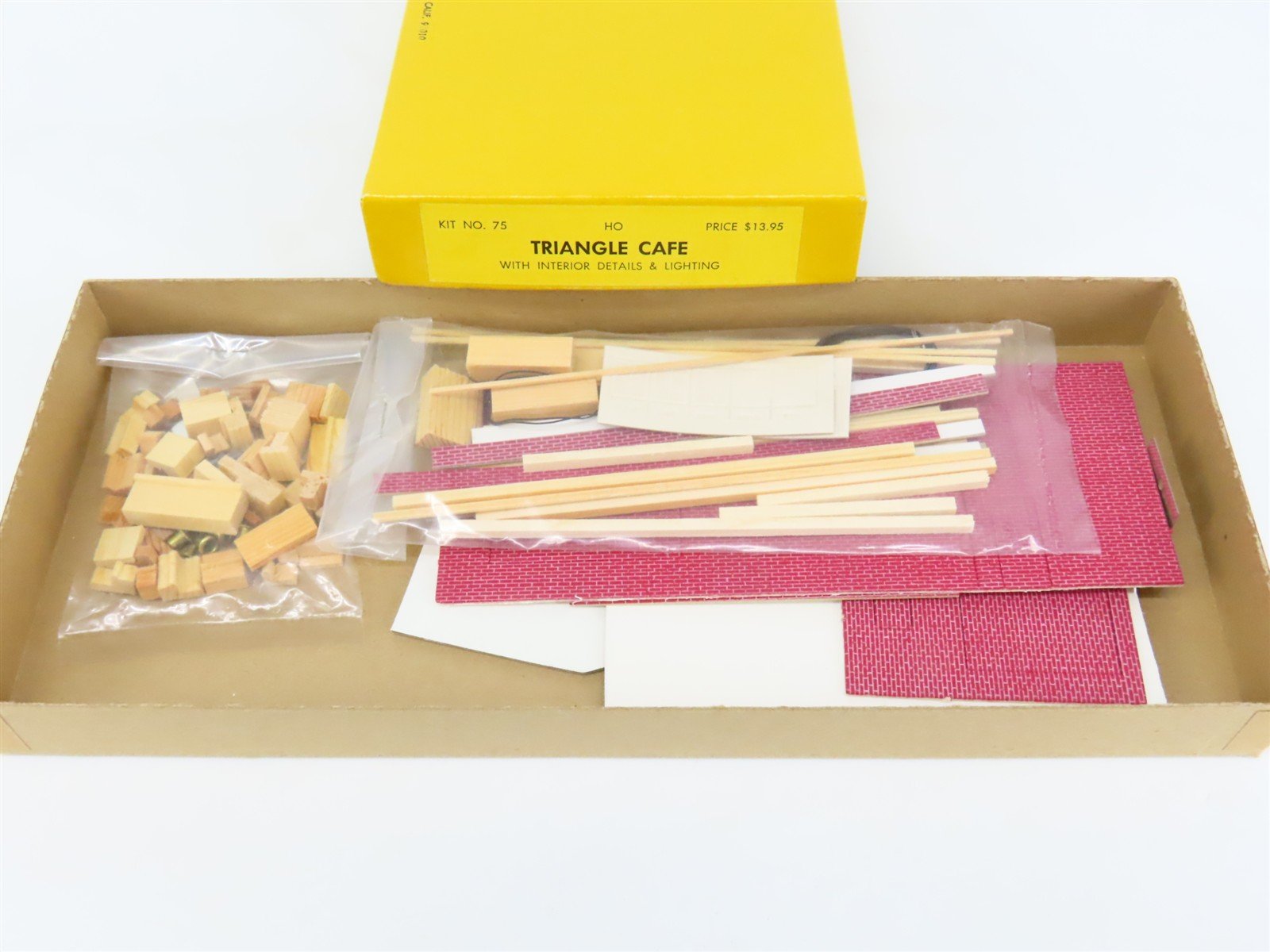 HO Scale Suydam 75 Triangle Cafe Building Craftsman Kit