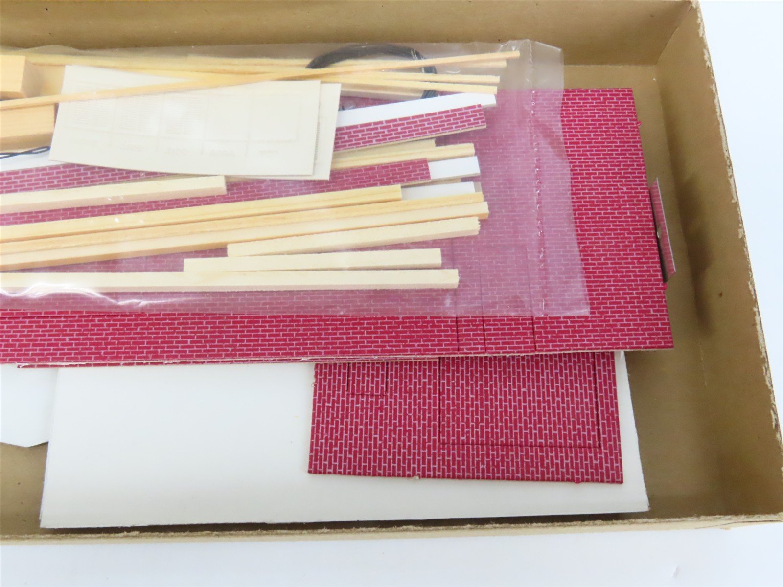 HO Scale Suydam 75 Triangle Cafe Building Craftsman Kit