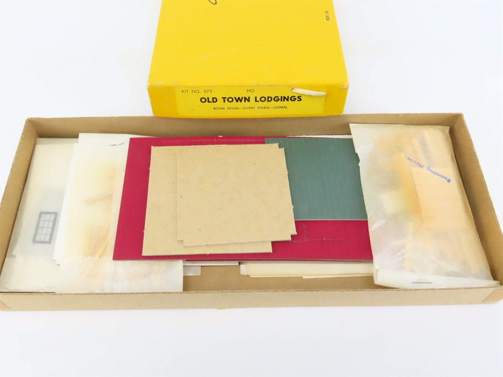 HO Scale Suydam 572 Old Town Lodgings Building Craftsman Kit
