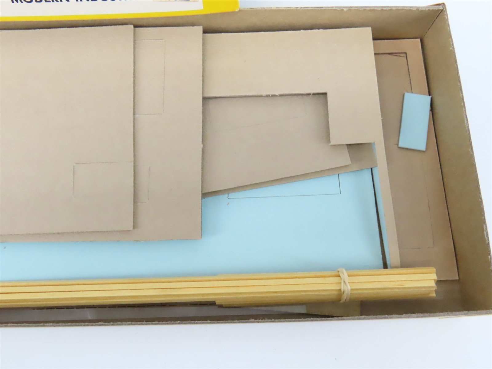 HO Scale California Model Co. 543 Modern Industry Building Craftsman Kit