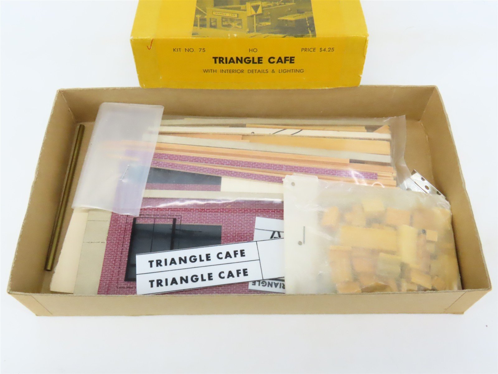 HO Scale Suydam 75 Triangle Cafe Building Craftsman Kit