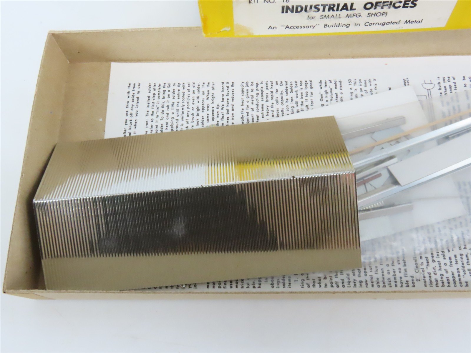 HO California Model Co. 16 Industrial Offices Building Craftsman Kit