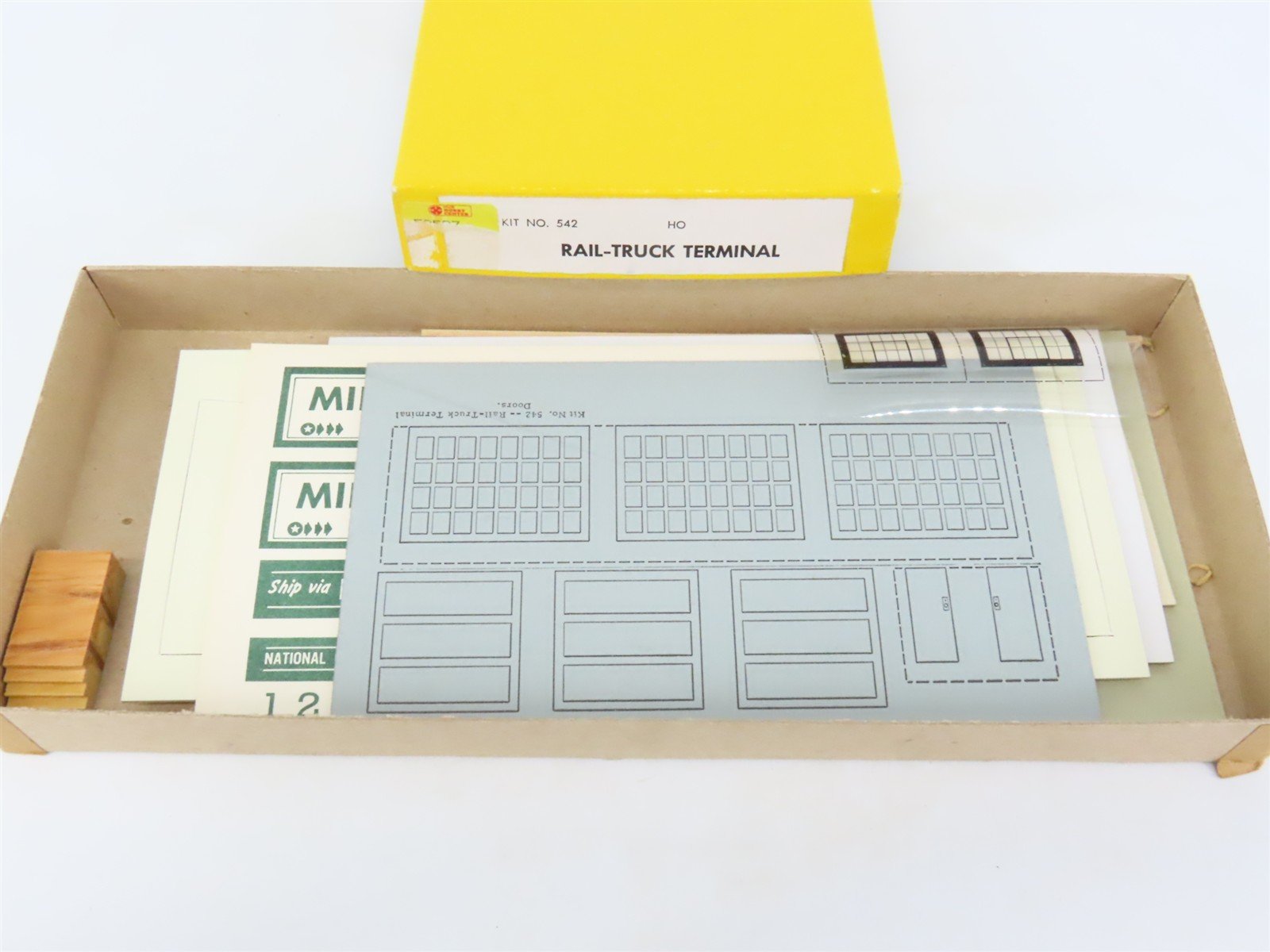 HO Scale California Model Co. 542 Rail-Truck Terminal Building Craftsman Kit
