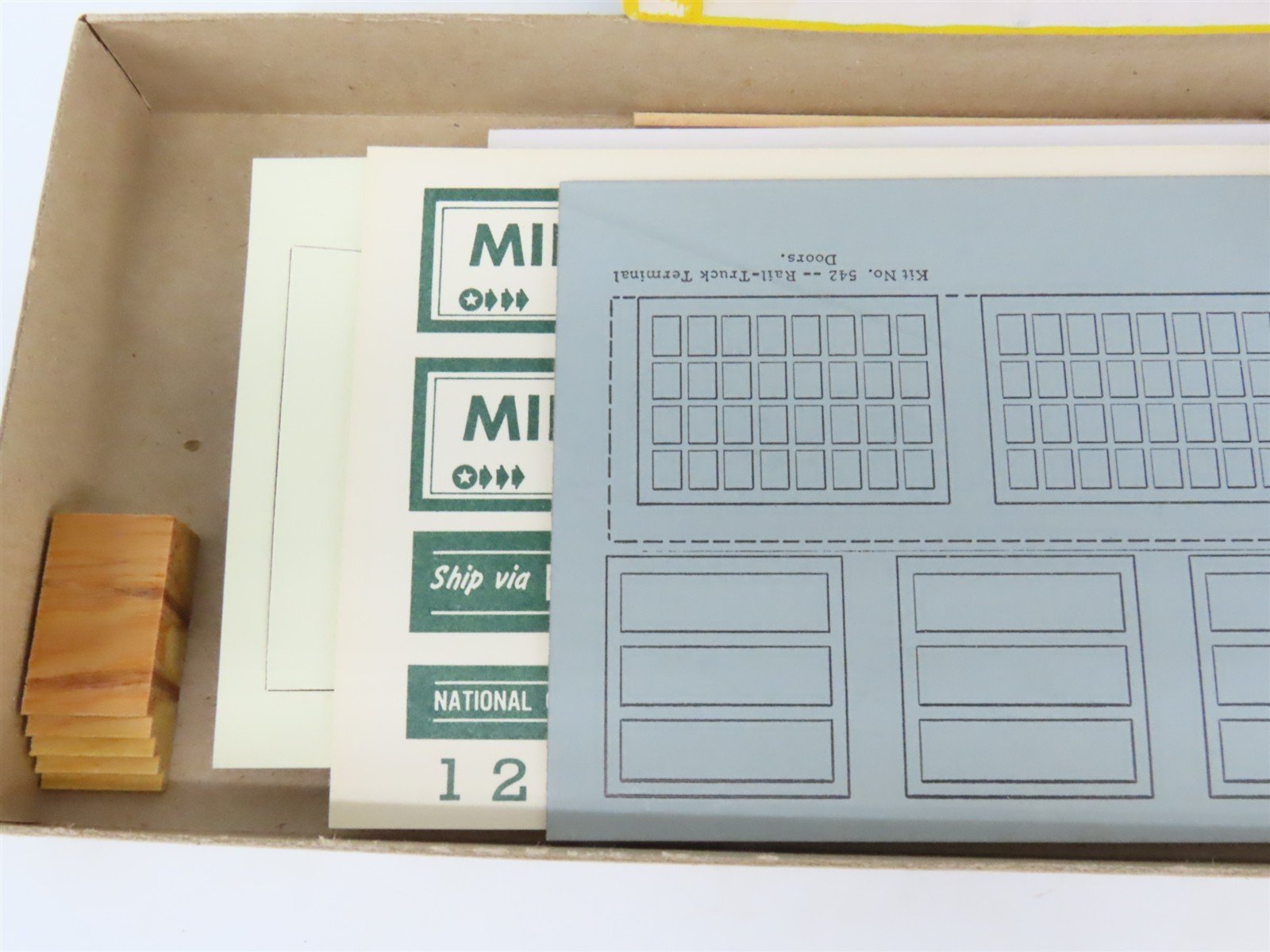 HO Scale California Model Co. 542 Rail-Truck Terminal Building Craftsman Kit