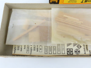 HO Scale Model Hobbies 592 Sand House Building Craftsman Kit