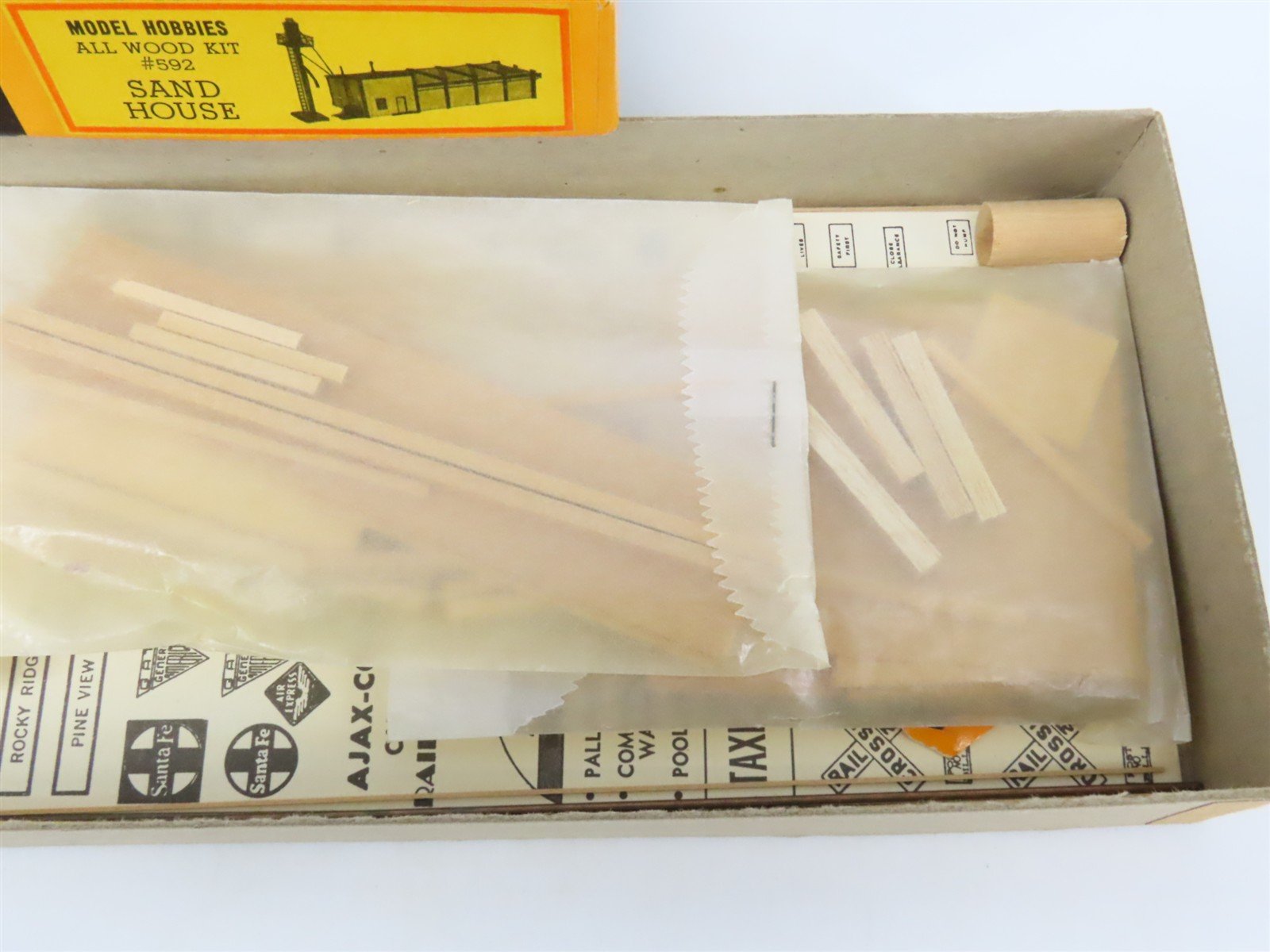 HO Scale Model Hobbies 592 Sand House Building Craftsman Kit
