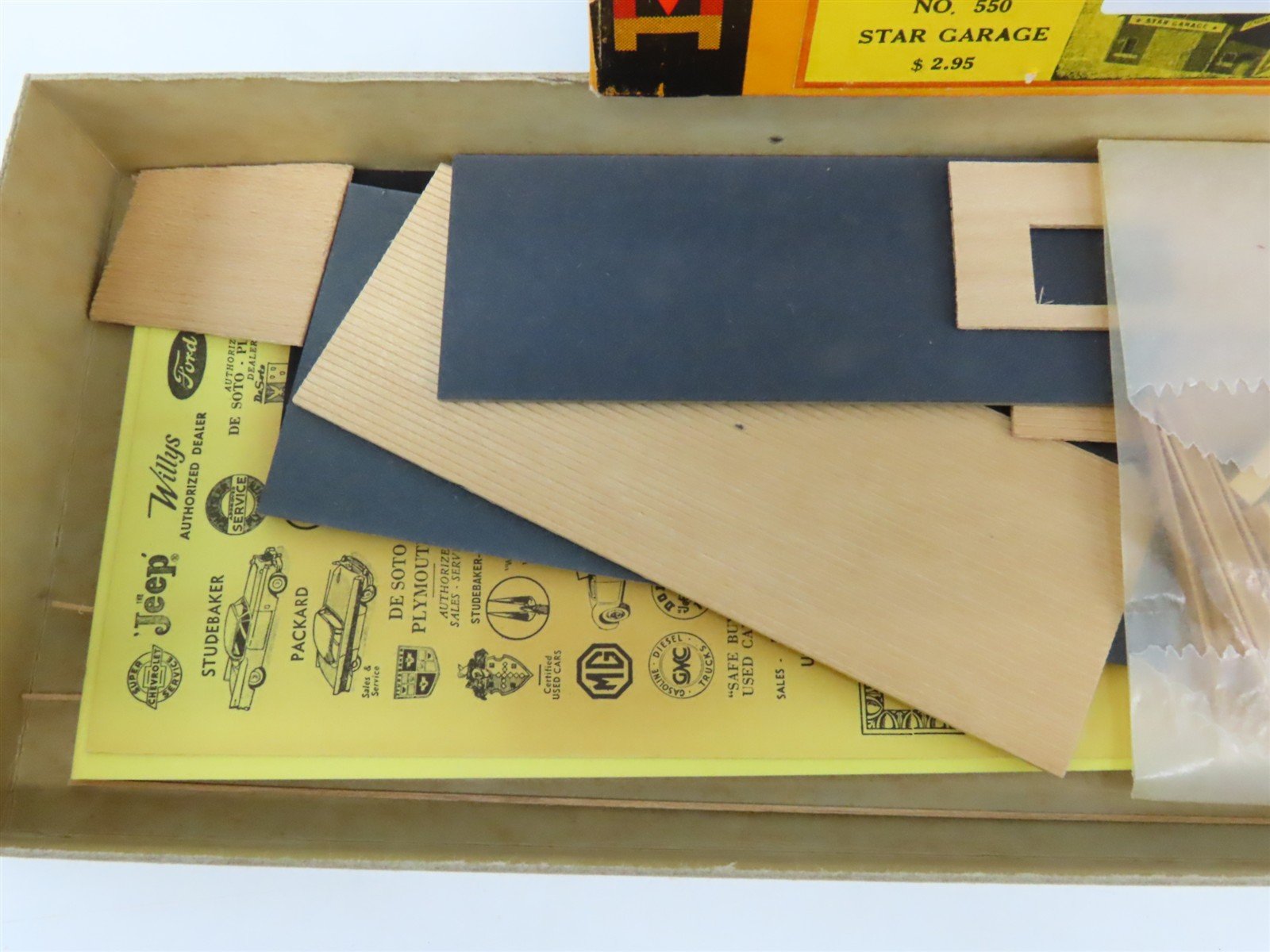 HO Scale Model Hobbies 550 Star Garage Building Craftsman Kit