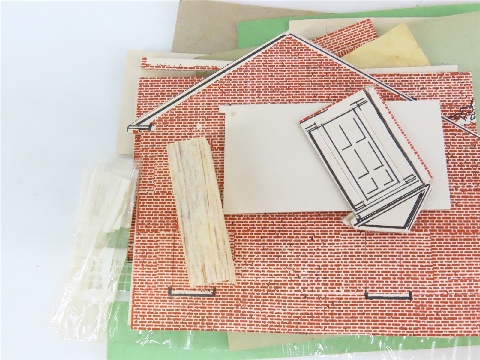 HO Scale Ideal Two-Story Brick House Building Craftsman Kit