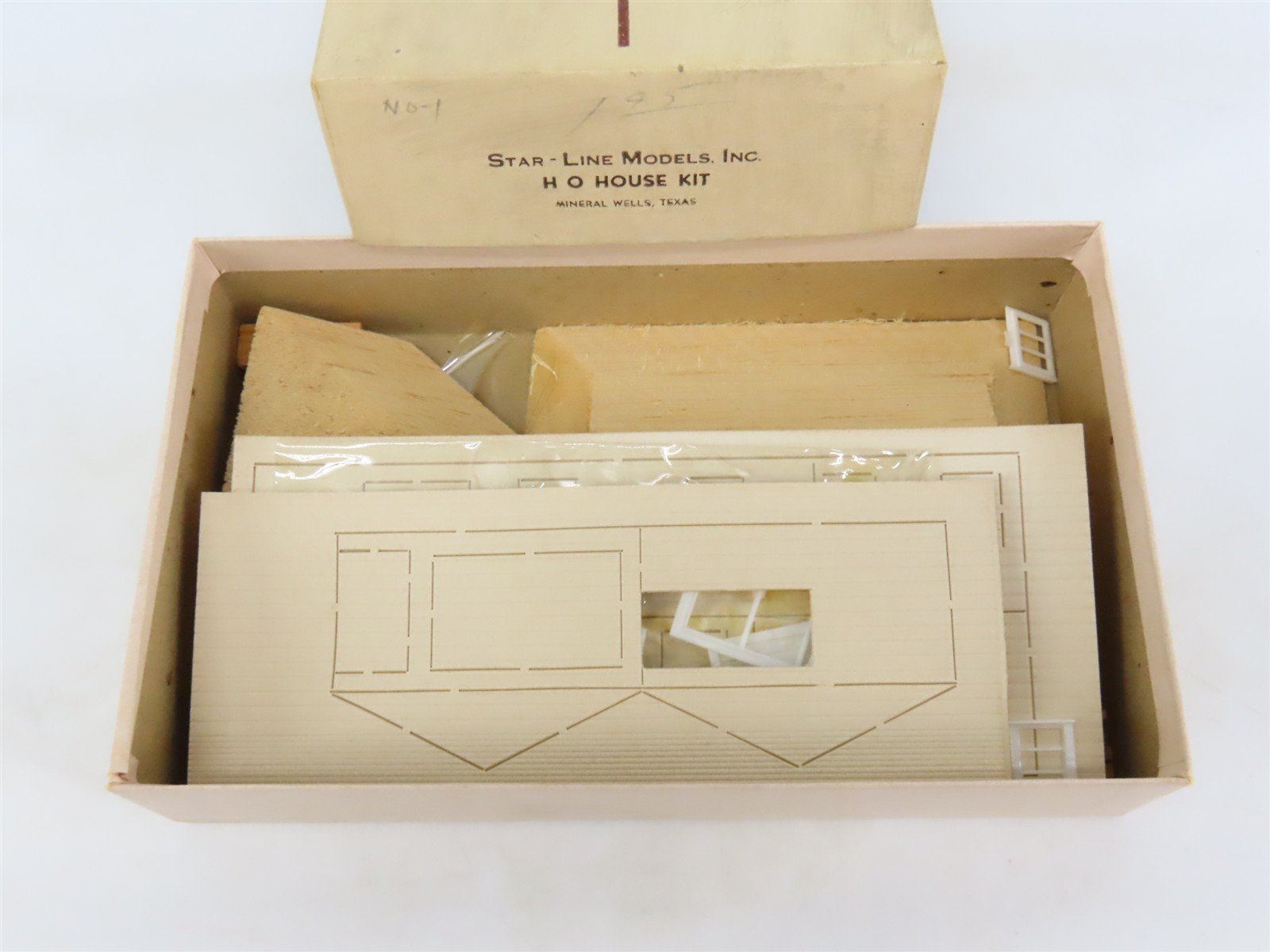 HO Scale Star Line House Building Craftsman Kit