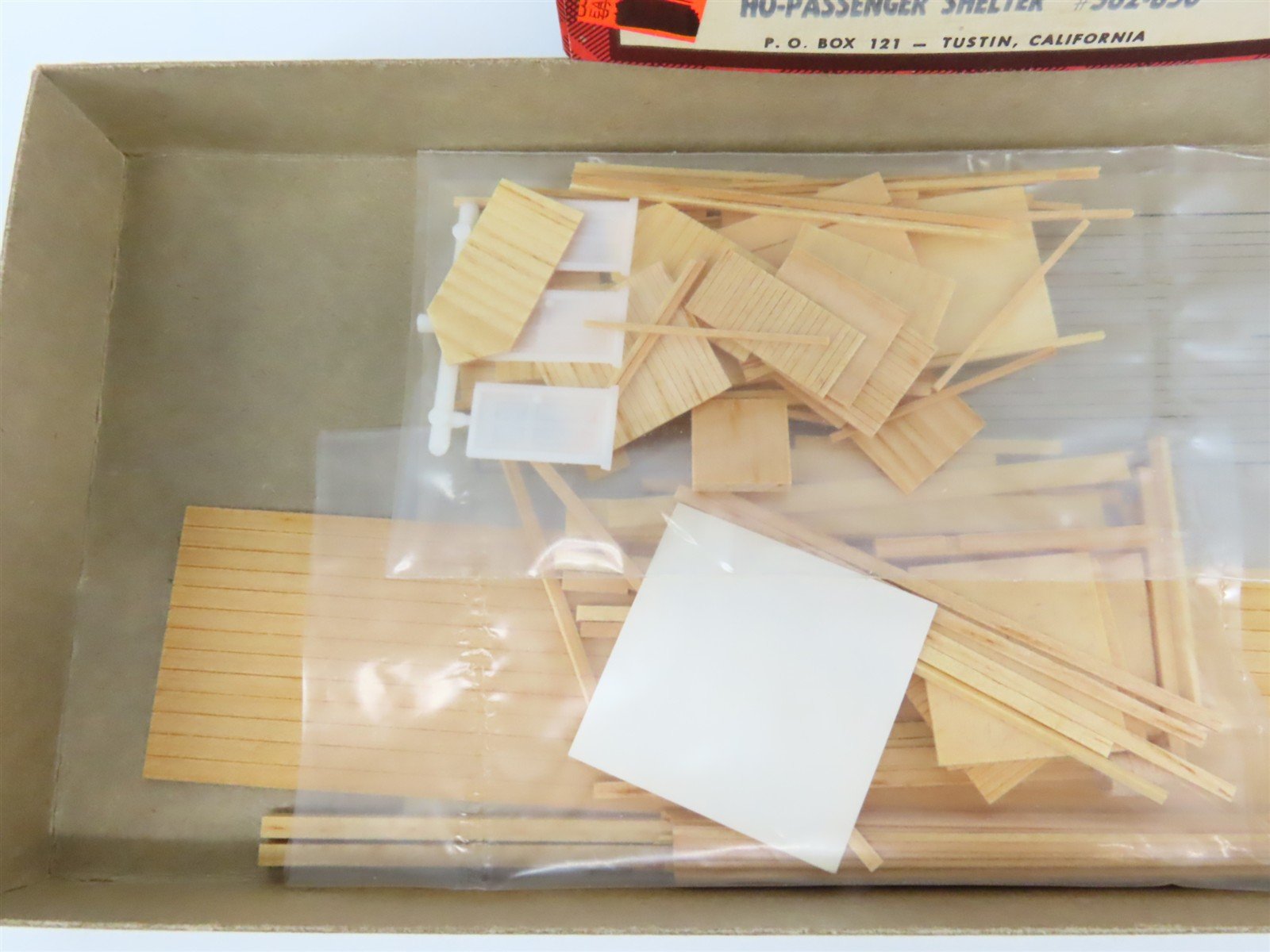 HO Scale Campbell 362-850 Passenger Shelter Building Craftsman Kit