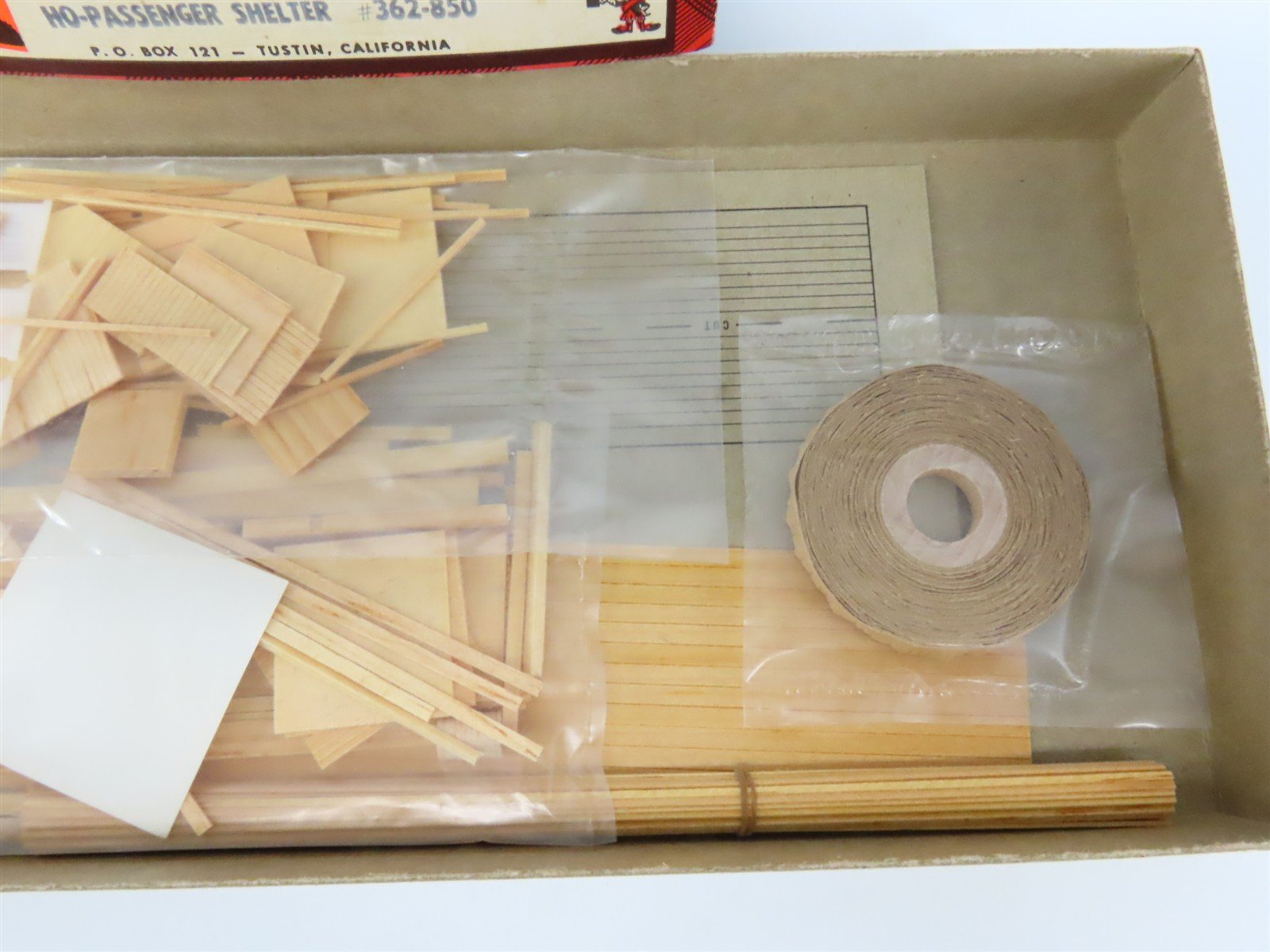 HO Scale Campbell 362-850 Passenger Shelter Building Craftsman Kit
