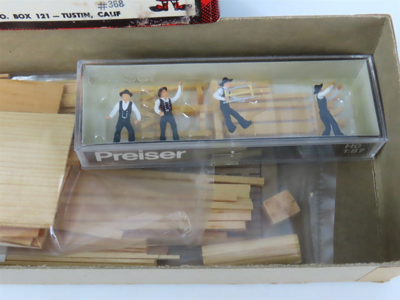 HO Scale Campbell 368 Shed Under Construction Building Craftsman Kit