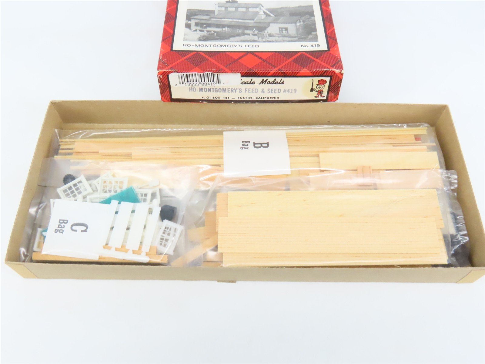 HO Scale Campbell 419 Montgomery's Feed & Seed Building Craftsman Kit