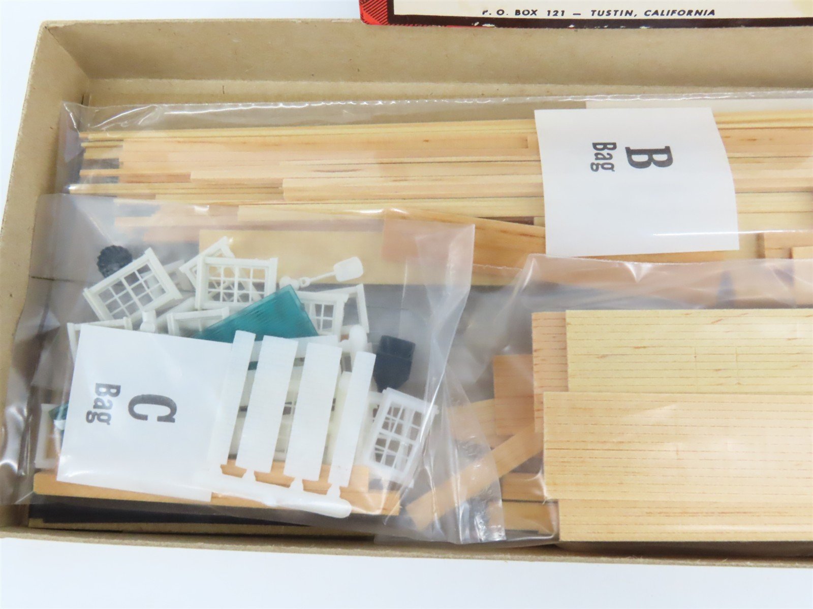 HO Scale Campbell 419 Montgomery's Feed & Seed Building Craftsman Kit