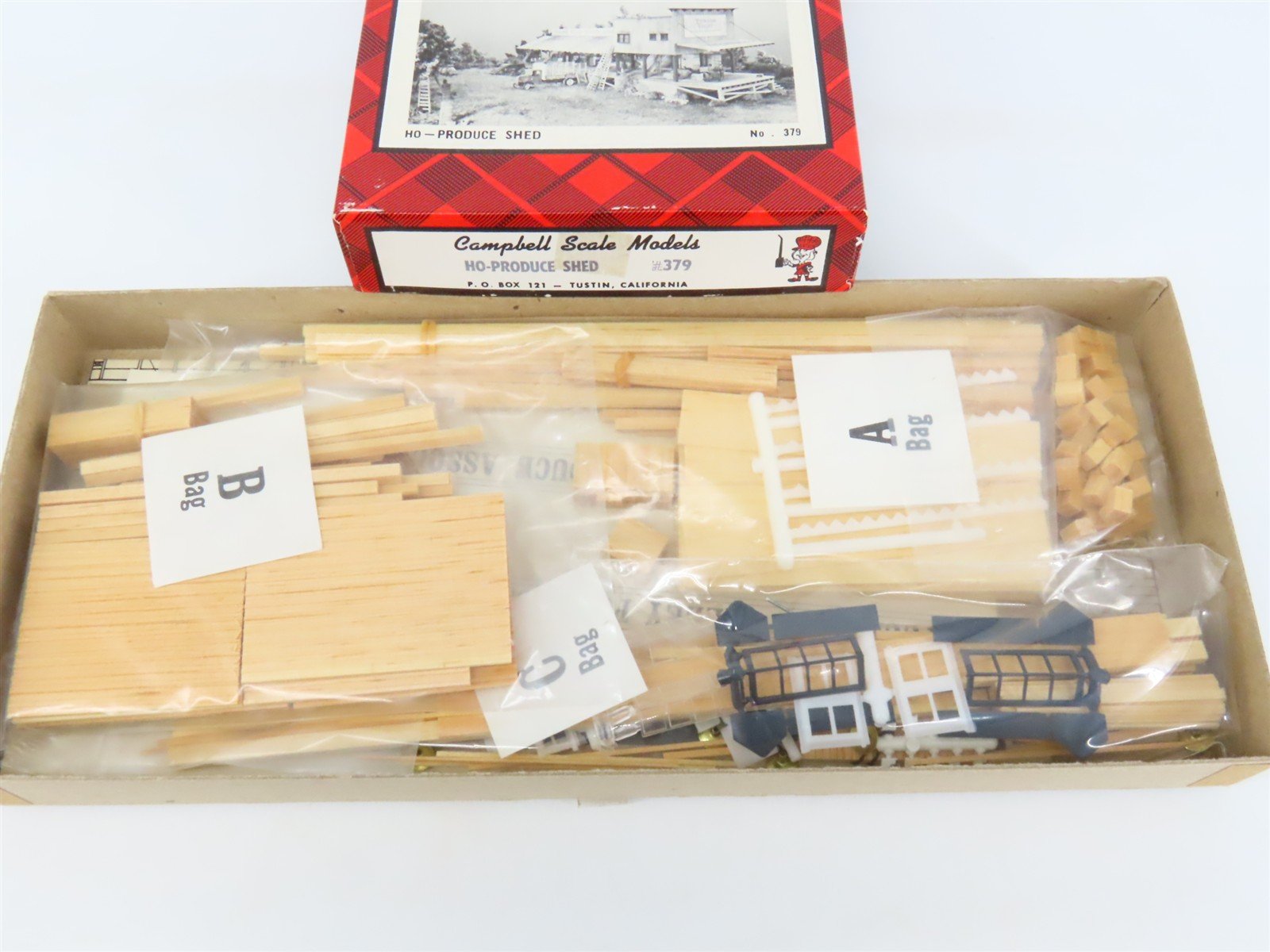 HO Scale Campbell 379 Produce Shed Building Craftsman Kit