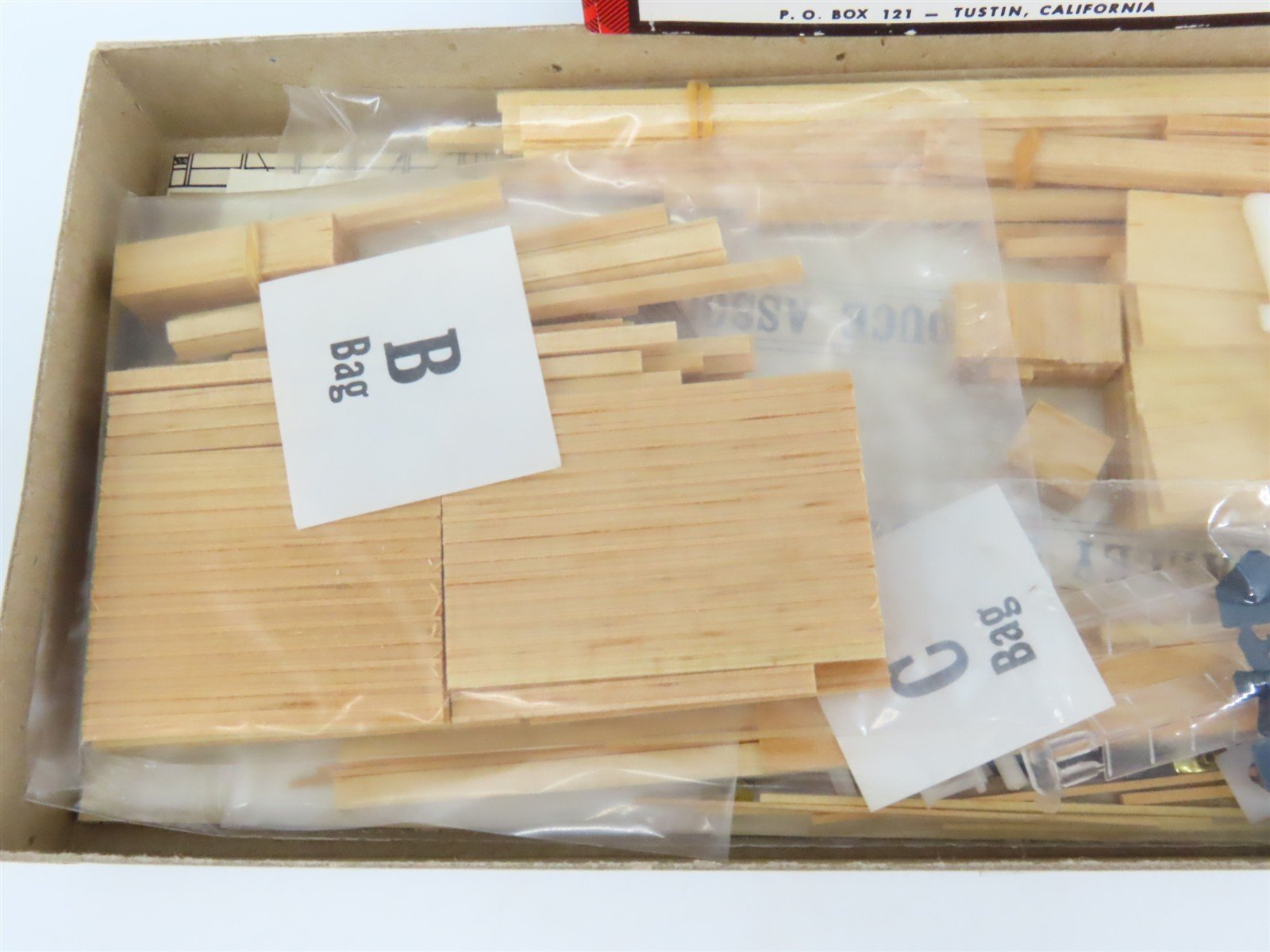 HO Scale Campbell 379 Produce Shed Building Craftsman Kit