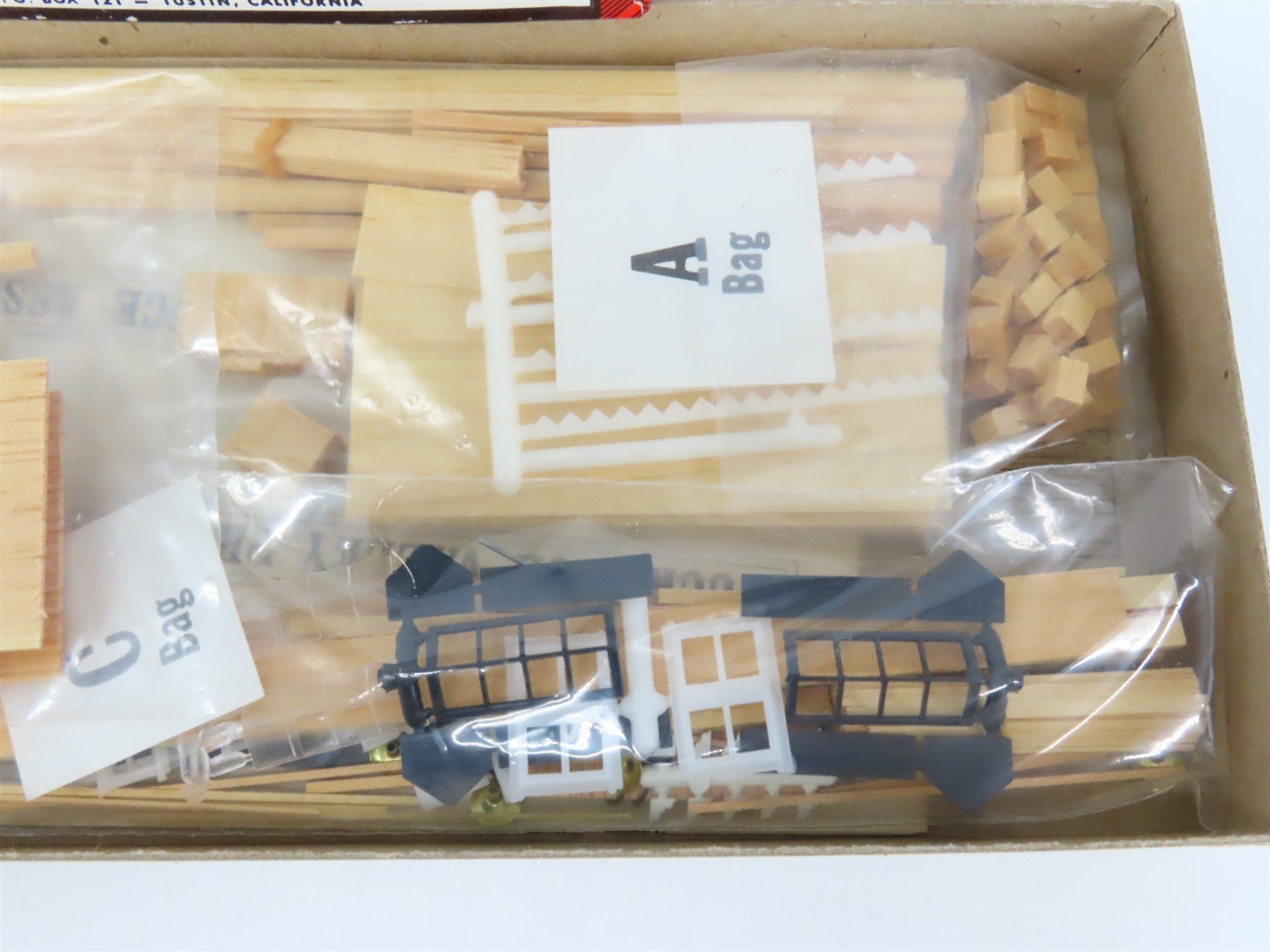 HO Scale Campbell 379 Produce Shed Building Craftsman Kit