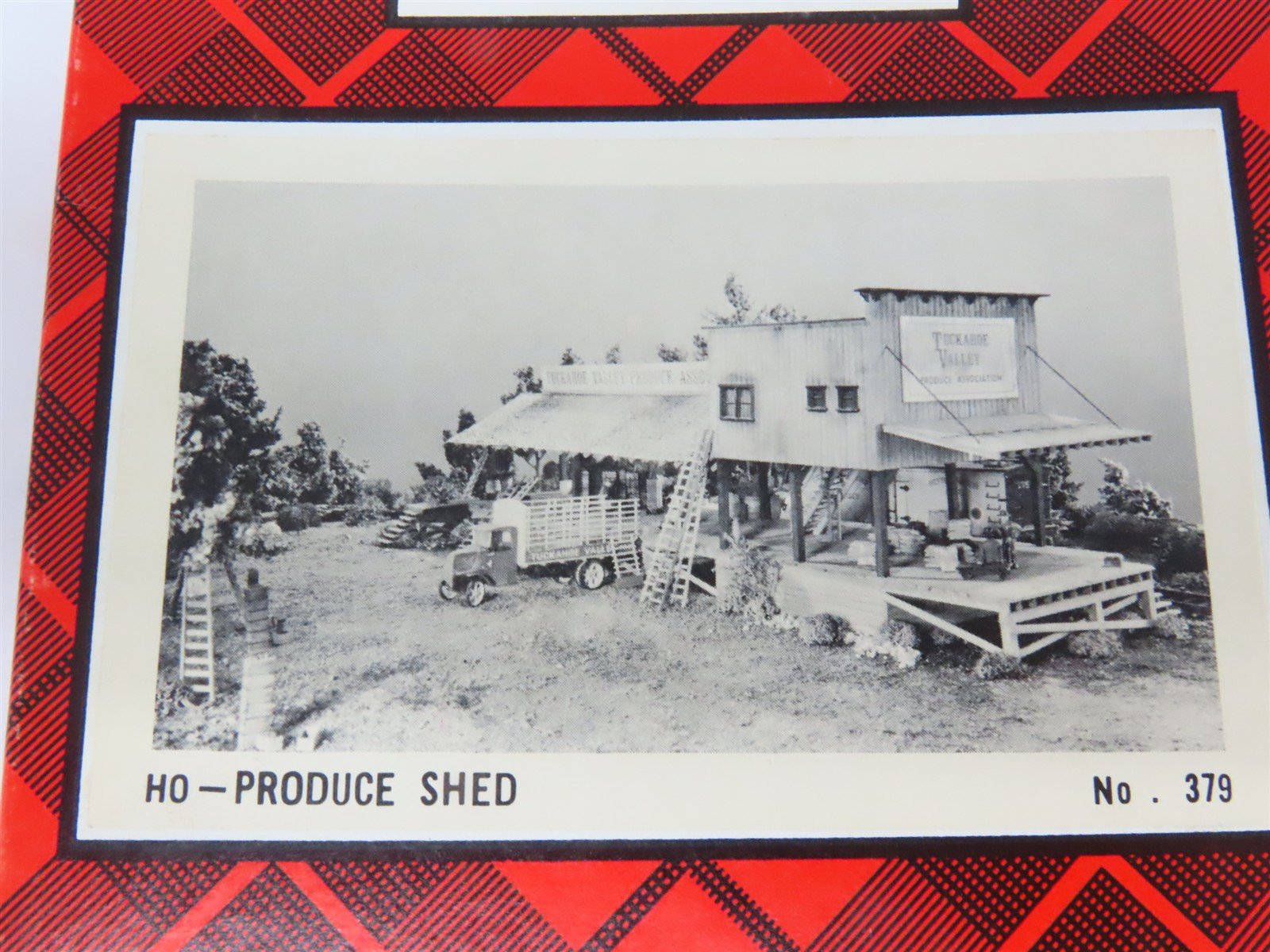 HO Scale Campbell 379 Produce Shed Building Craftsman Kit