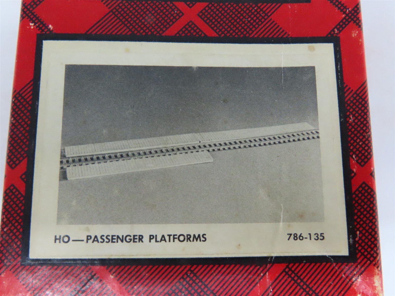 HO Scale Campbell 786 Passenger Platforms Building Craftsman Kit