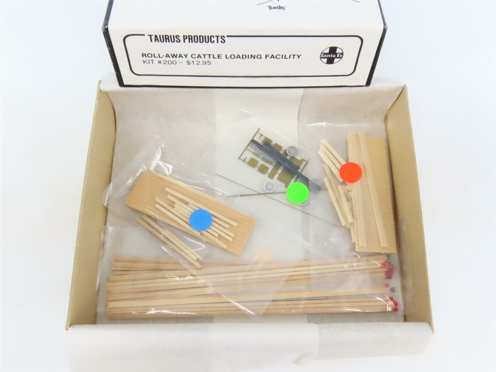 HO Scale Taurus Products 200 Roll-Away Cattle Loading Building Craftsman Kit
