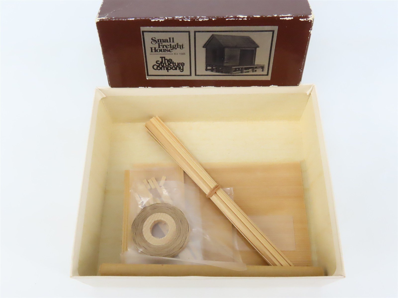 HO The Structure Company 1005 Small Freight House Building Craftsman Kit
