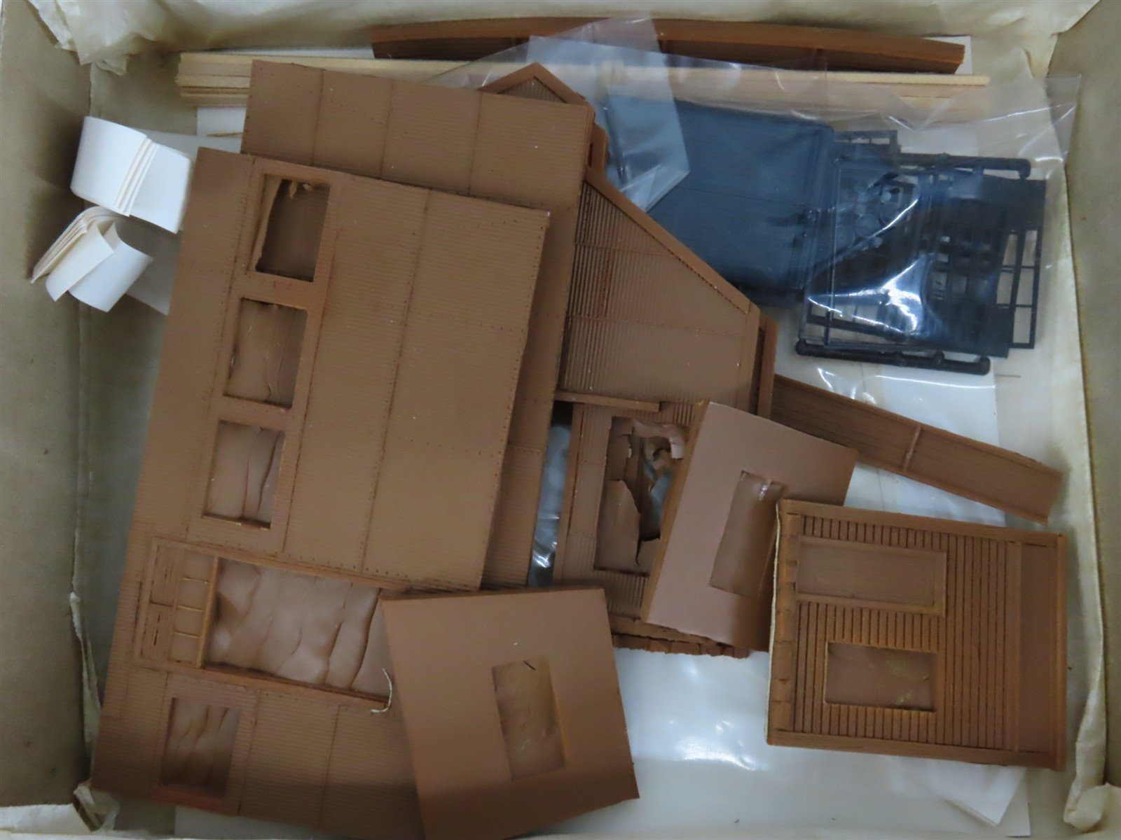 HO Scale Chooch Enterprises 9003 Machinery Sales Building Craftsman Kit