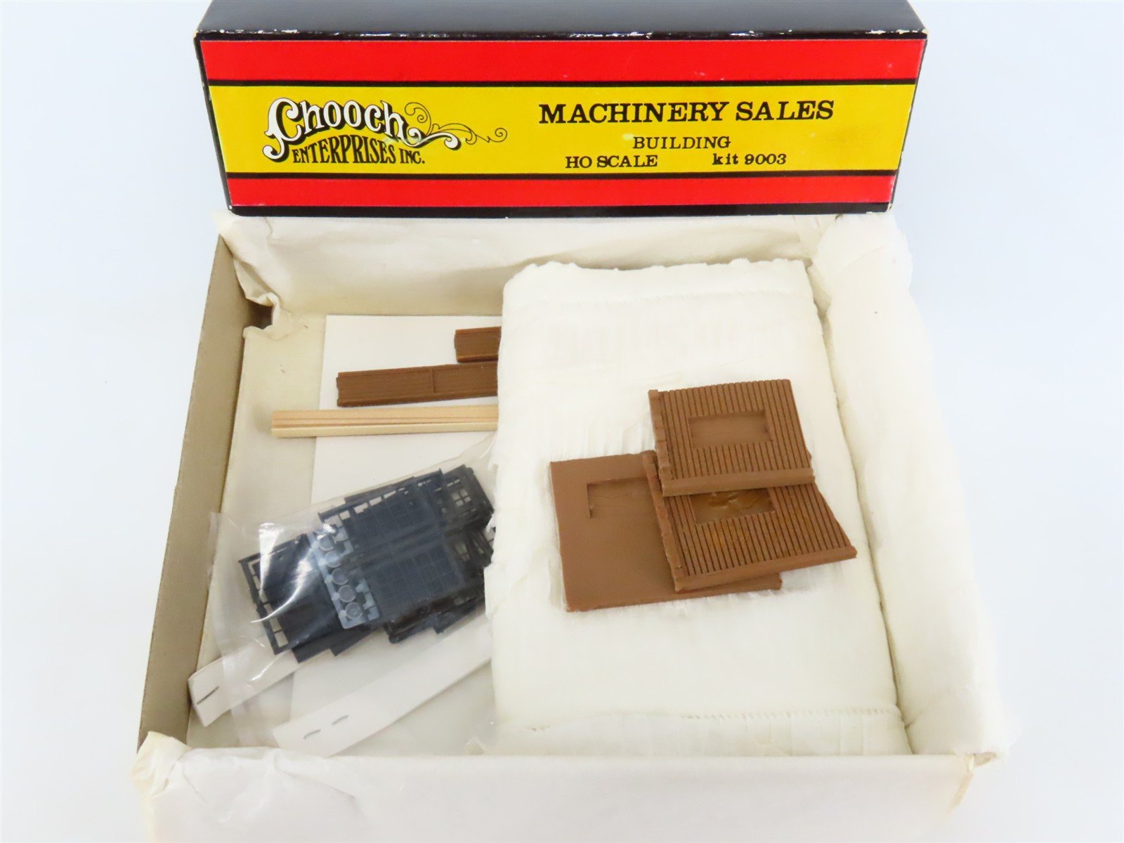 HO Scale Chooch Enterprises 9003 Machinery Sales Building Craftsman Kit