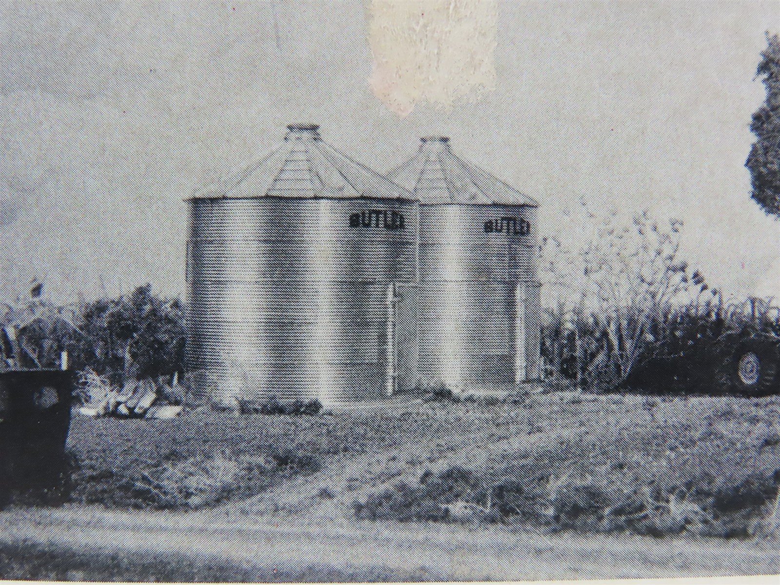 HO Scale Columbia Valley 8704 Grain Bins 2-Pack Building Craftsman Kit