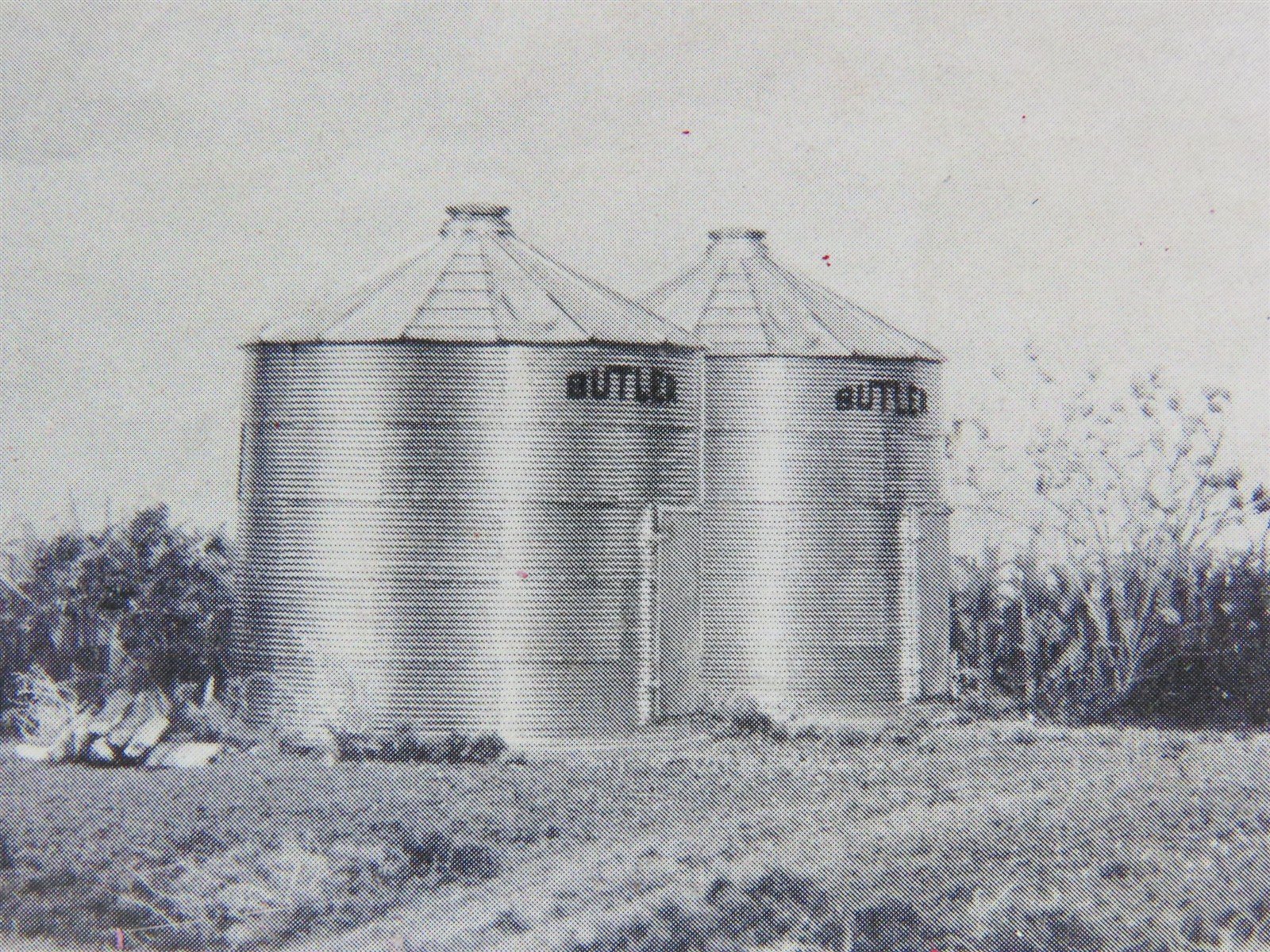 HO Scale Columbia Valley 8704 Grain Bins 2-Pack Building Craftsman Kit