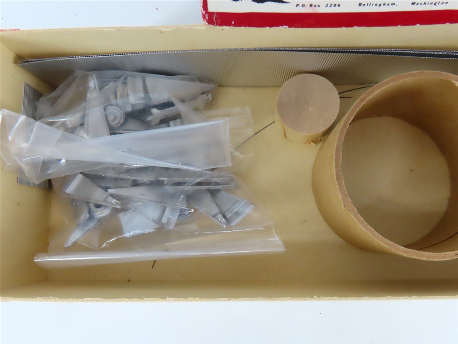HO Scale Columbia Valley 8704 Grain Bins 2-Pack Building Craftsman Kit