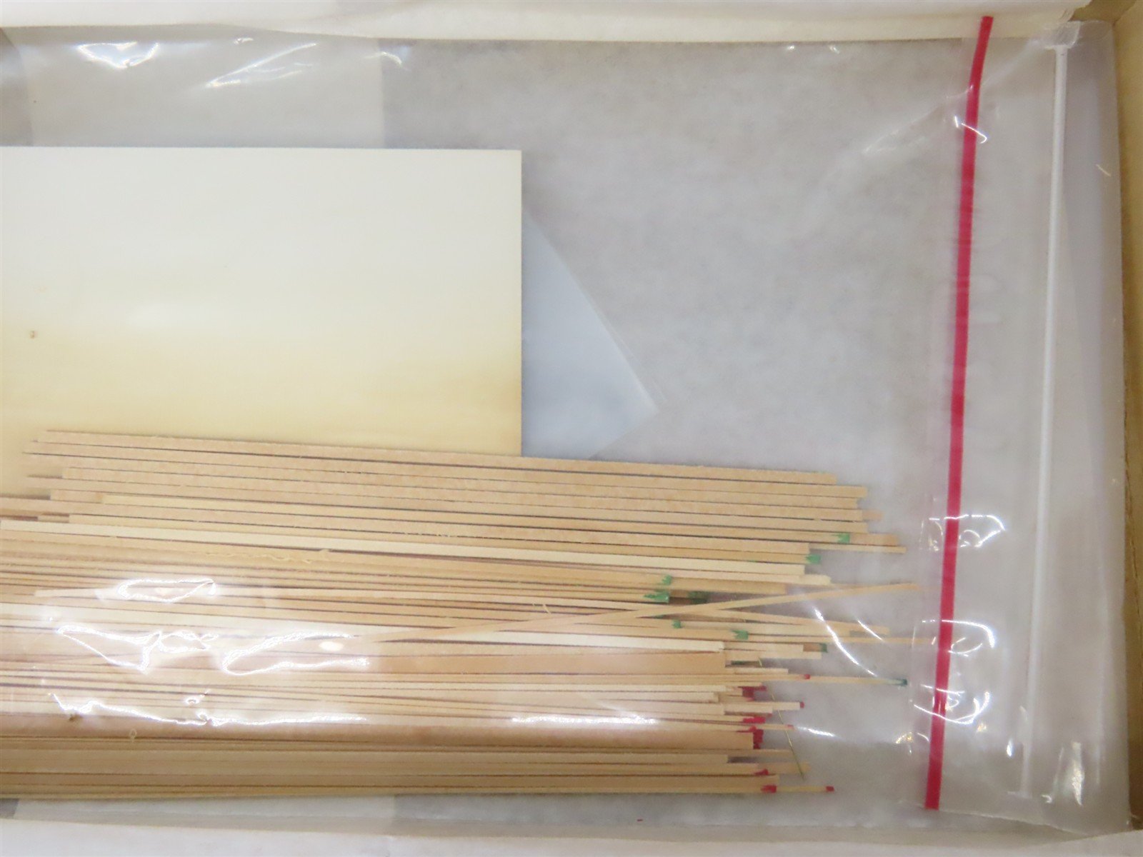 HO 1/87 Scale Structures SS LTD Craftsman Kit #1106 Tool House & Pillar Crane