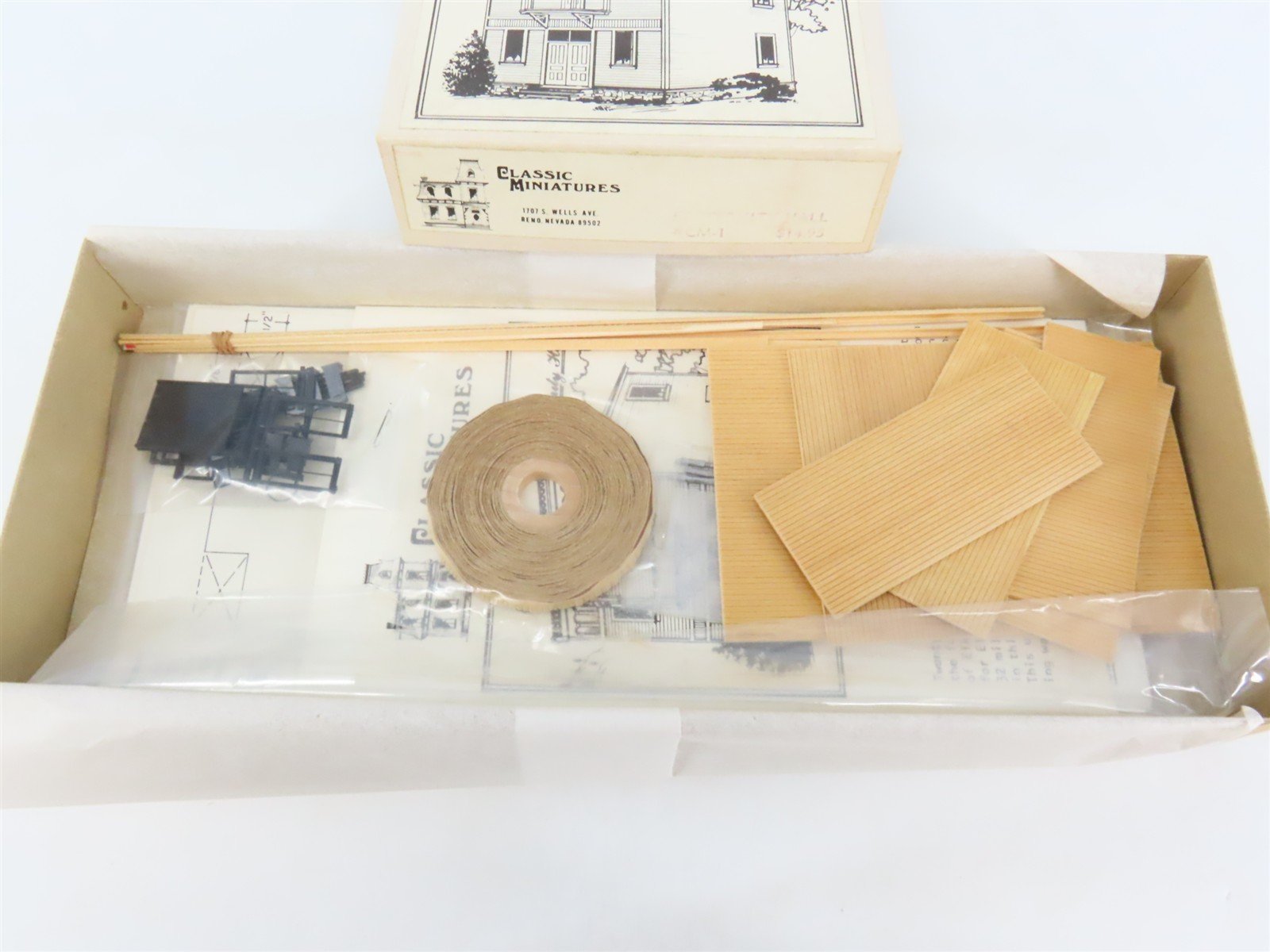 HO 1/87 Scale Classic Miniatures Craftsman Kit #CM-1 Fraternity Hall
