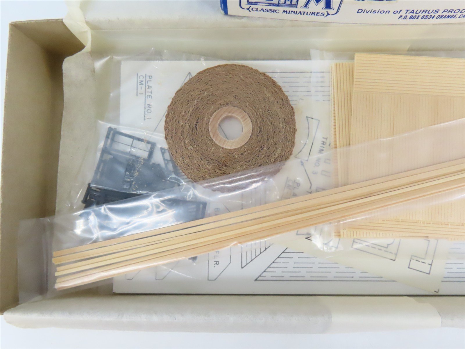 HO 1/87 Scale Classic Miniatures Craftsman Kit #CM-1 Fraternity Hall