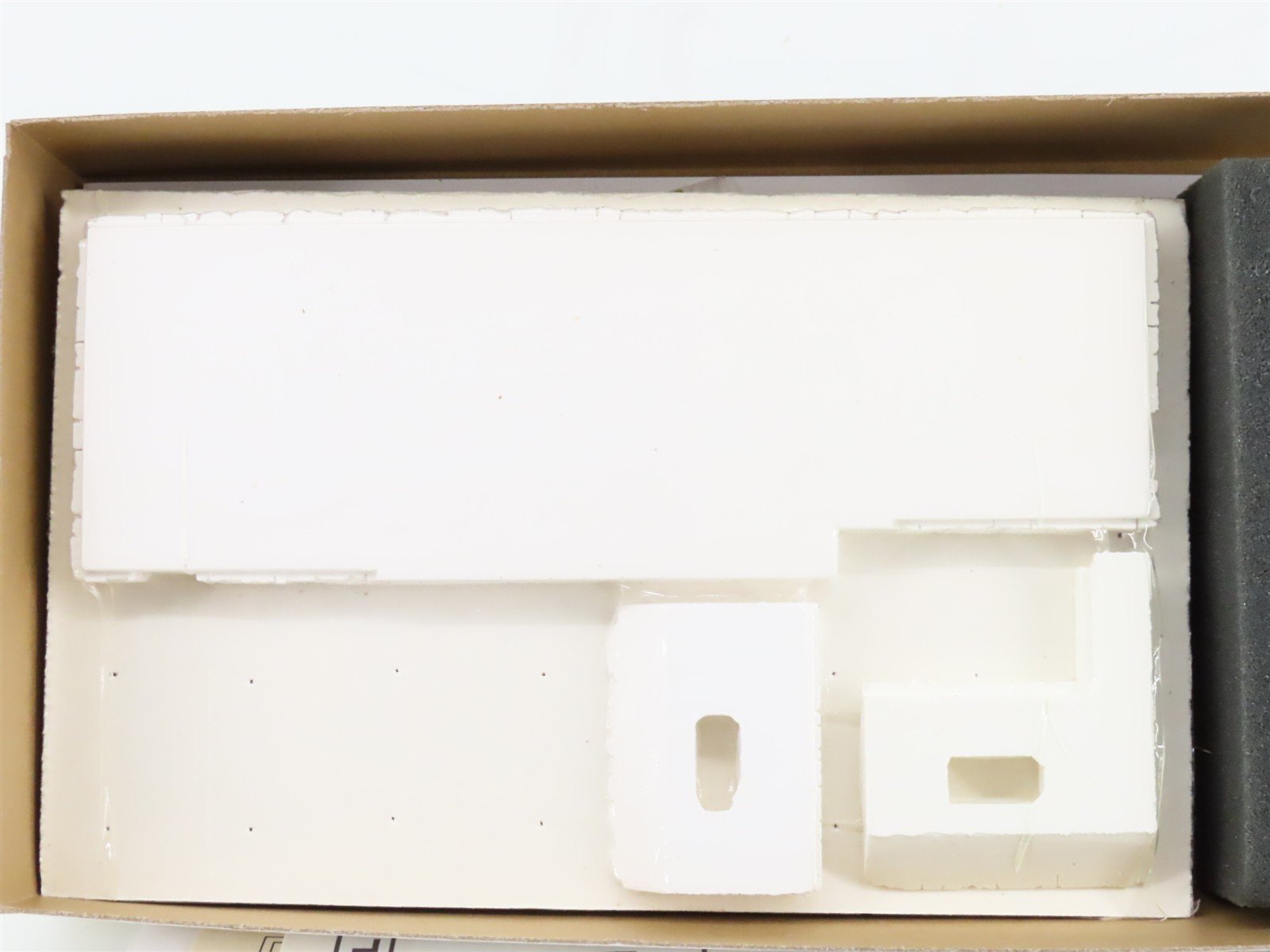 HO Scale Builder in Scale 10 Pitkin City Hall Building Kit