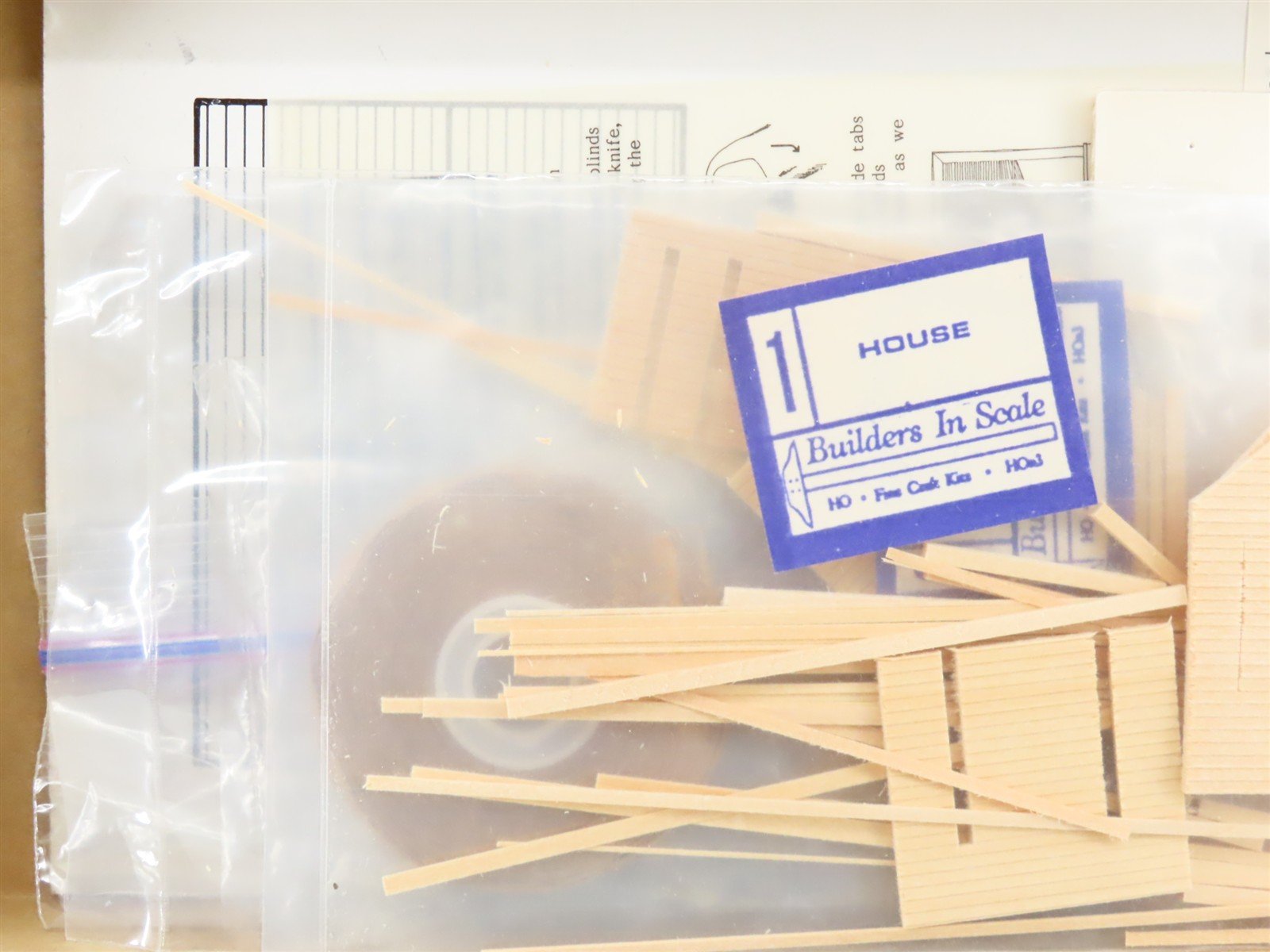 HO Scale Builders in Scale 606 630 Elm Street Building Kit