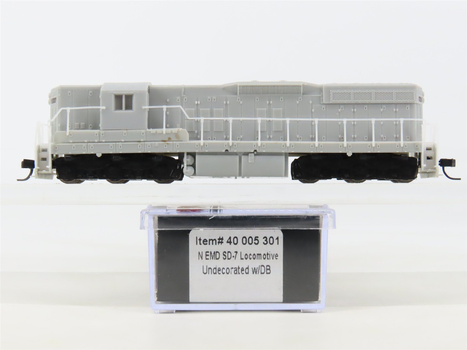 N Scale Atlas Master Silver 40005301 Undecorated EMD SD7 Diesel - DCC Ready