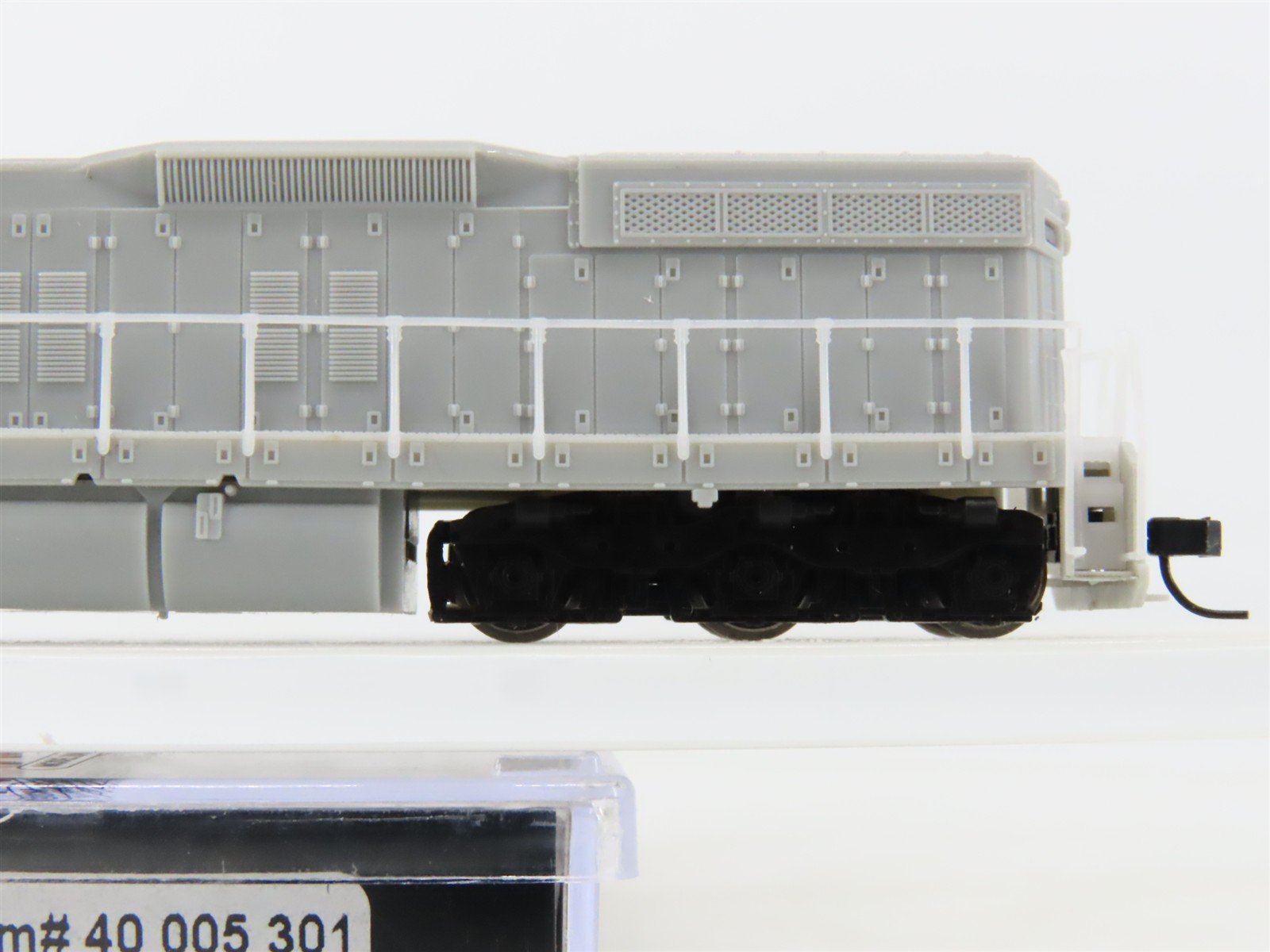 N Scale Atlas Master Silver 40005301 Undecorated EMD SD7 Diesel - DCC Ready