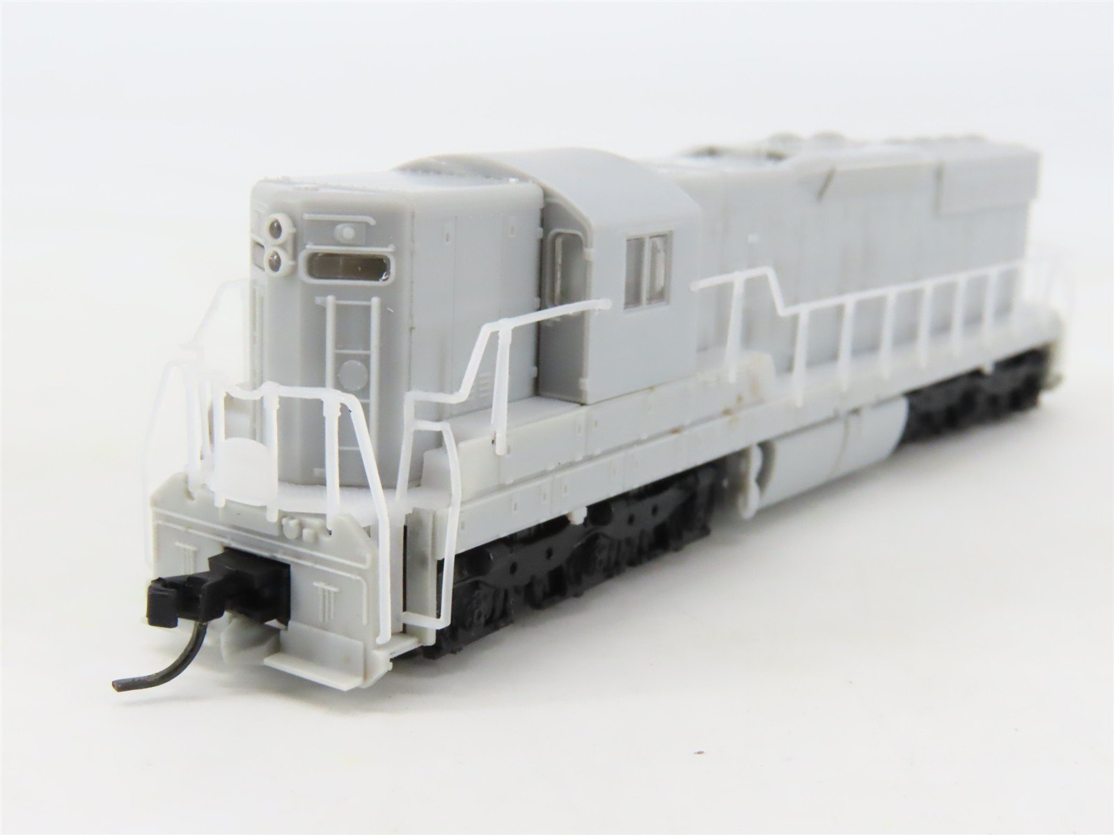 N Scale Atlas Master Silver 40005301 Undecorated EMD SD7 Diesel - DCC Ready