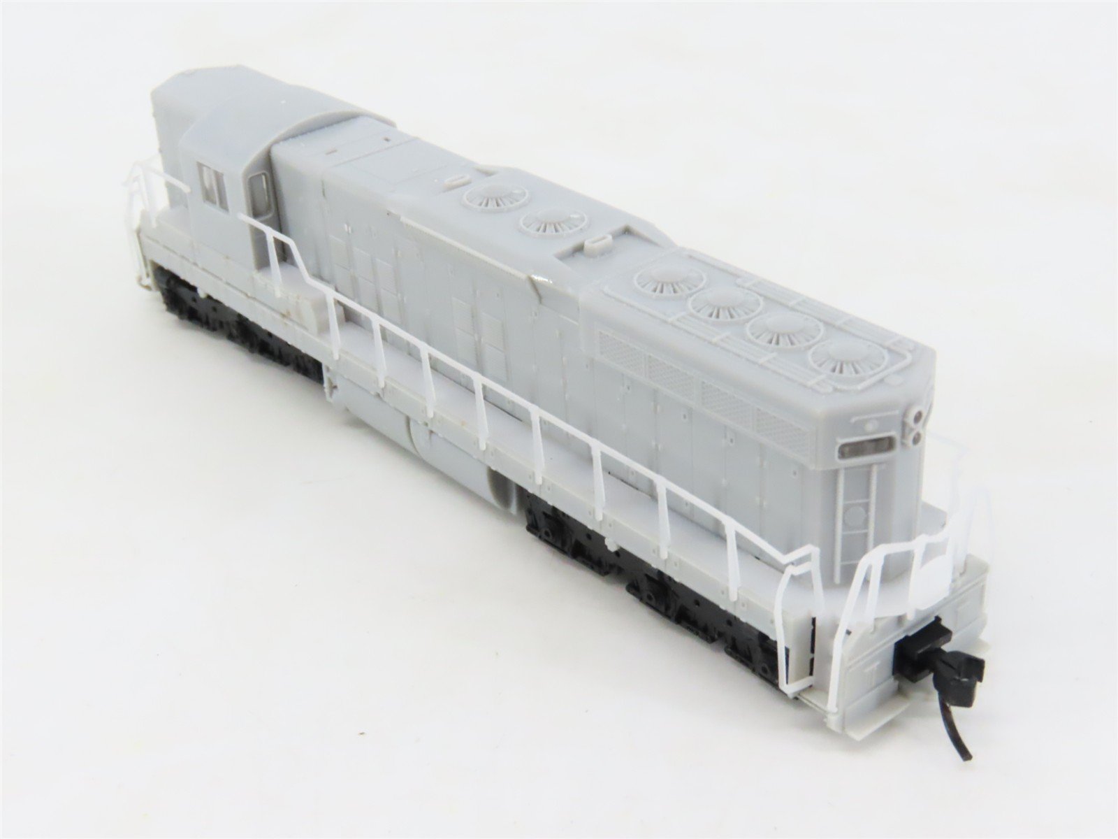 N Scale Atlas Master Silver 40005301 Undecorated EMD SD7 Diesel - DCC Ready