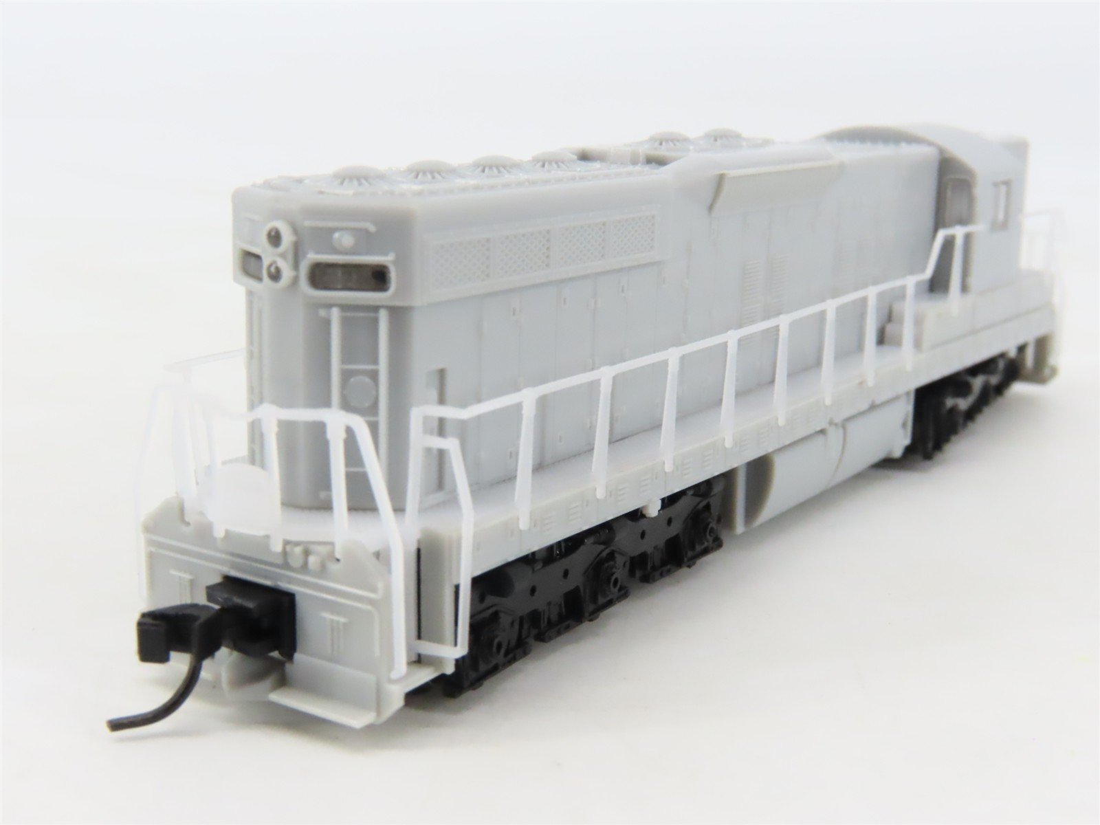 N Scale Atlas Master Silver 40005301 Undecorated EMD SD7 Diesel - DCC Ready