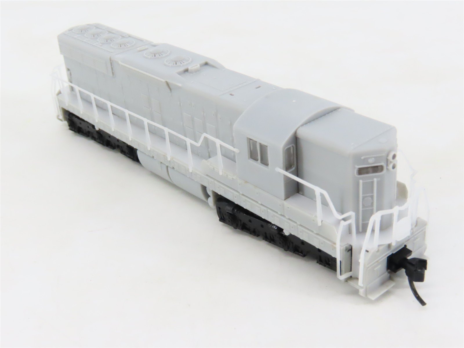 N Scale Atlas Master Silver 40005301 Undecorated EMD SD7 Diesel - DCC Ready