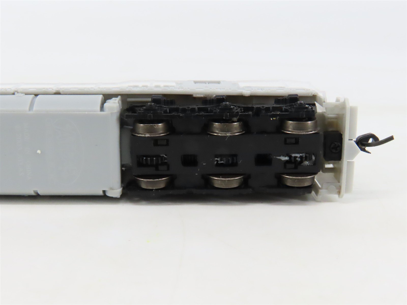 N Scale Atlas Master Silver 40005301 Undecorated EMD SD7 Diesel - DCC Ready