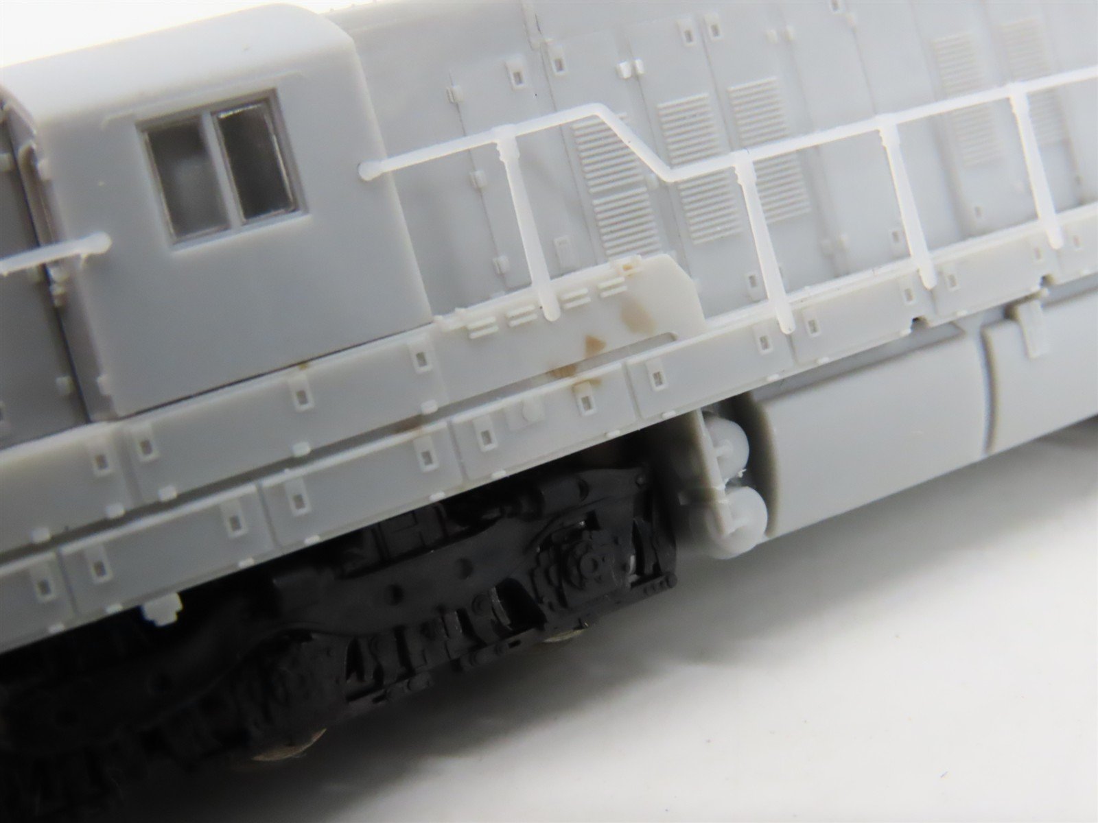 N Scale Atlas Master Silver 40005301 Undecorated EMD SD7 Diesel - DCC Ready